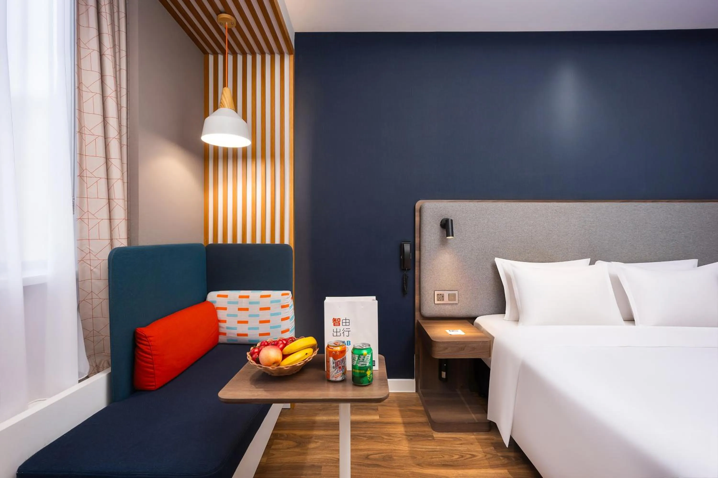 Bed in Holiday Inn Express Xi'an Bell Tower by IHG