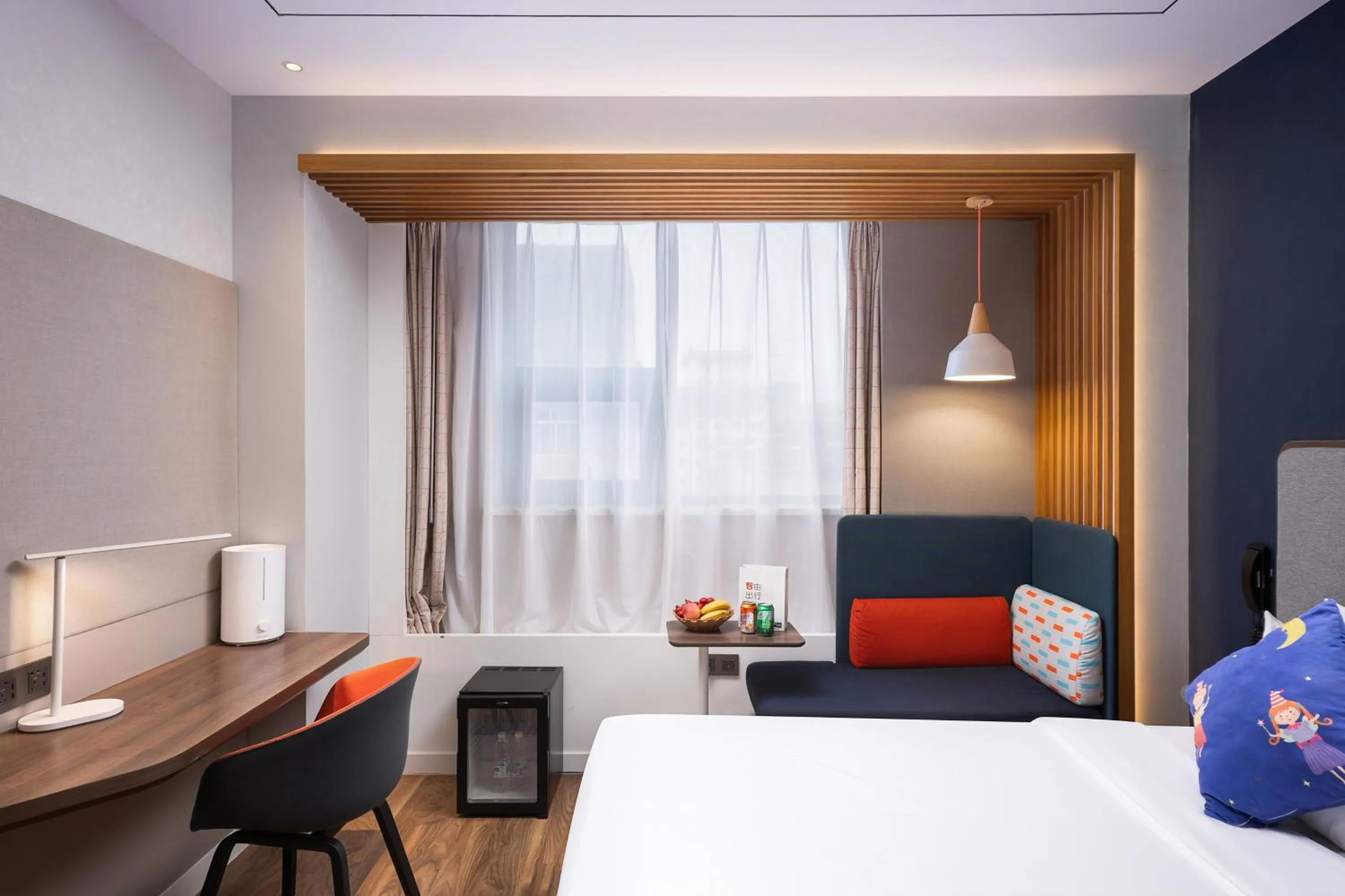 Bed in Holiday Inn Express Xi'an Bell Tower by IHG