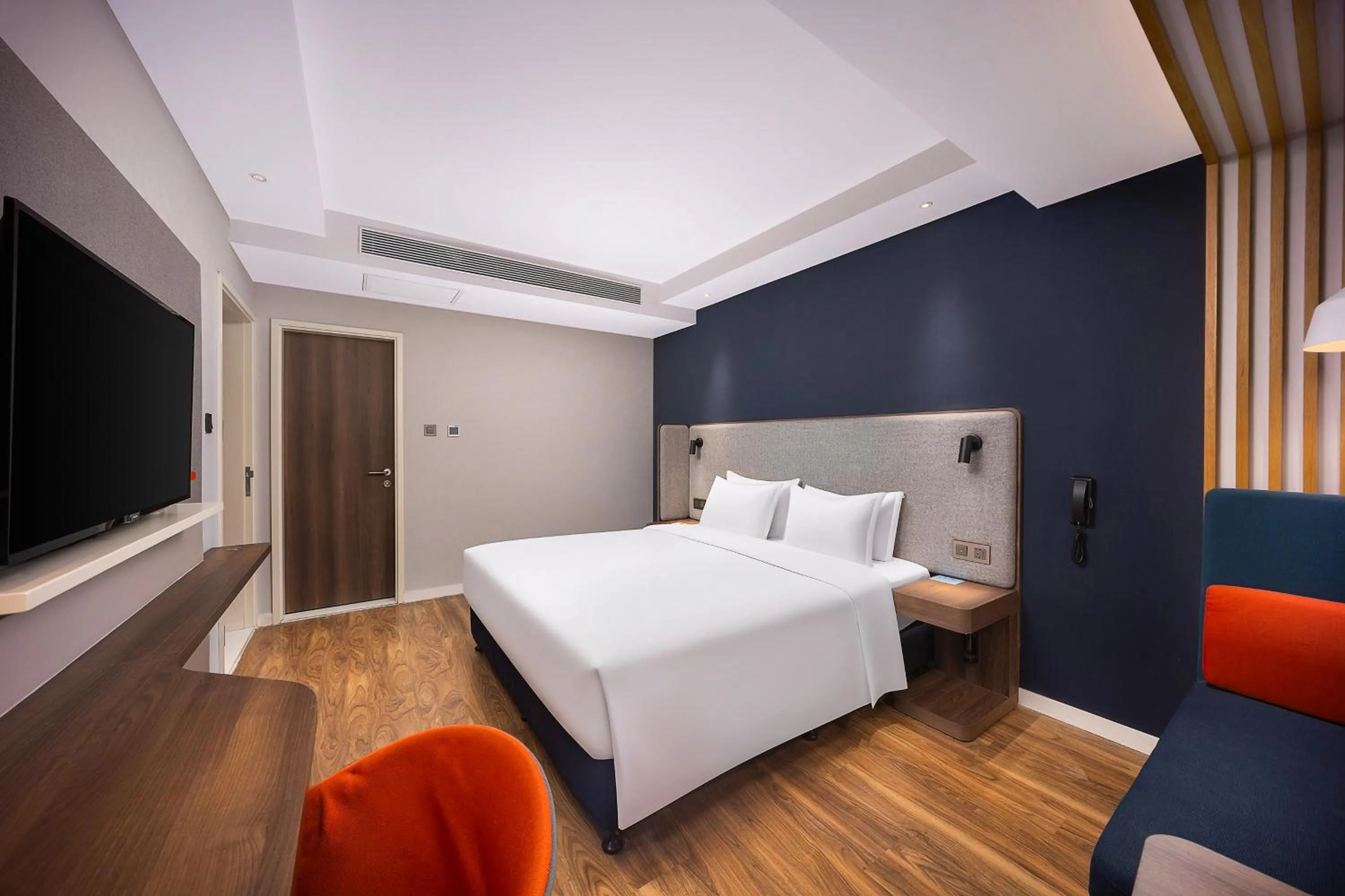 Bed in Holiday Inn Express Xi'an Bell Tower by IHG