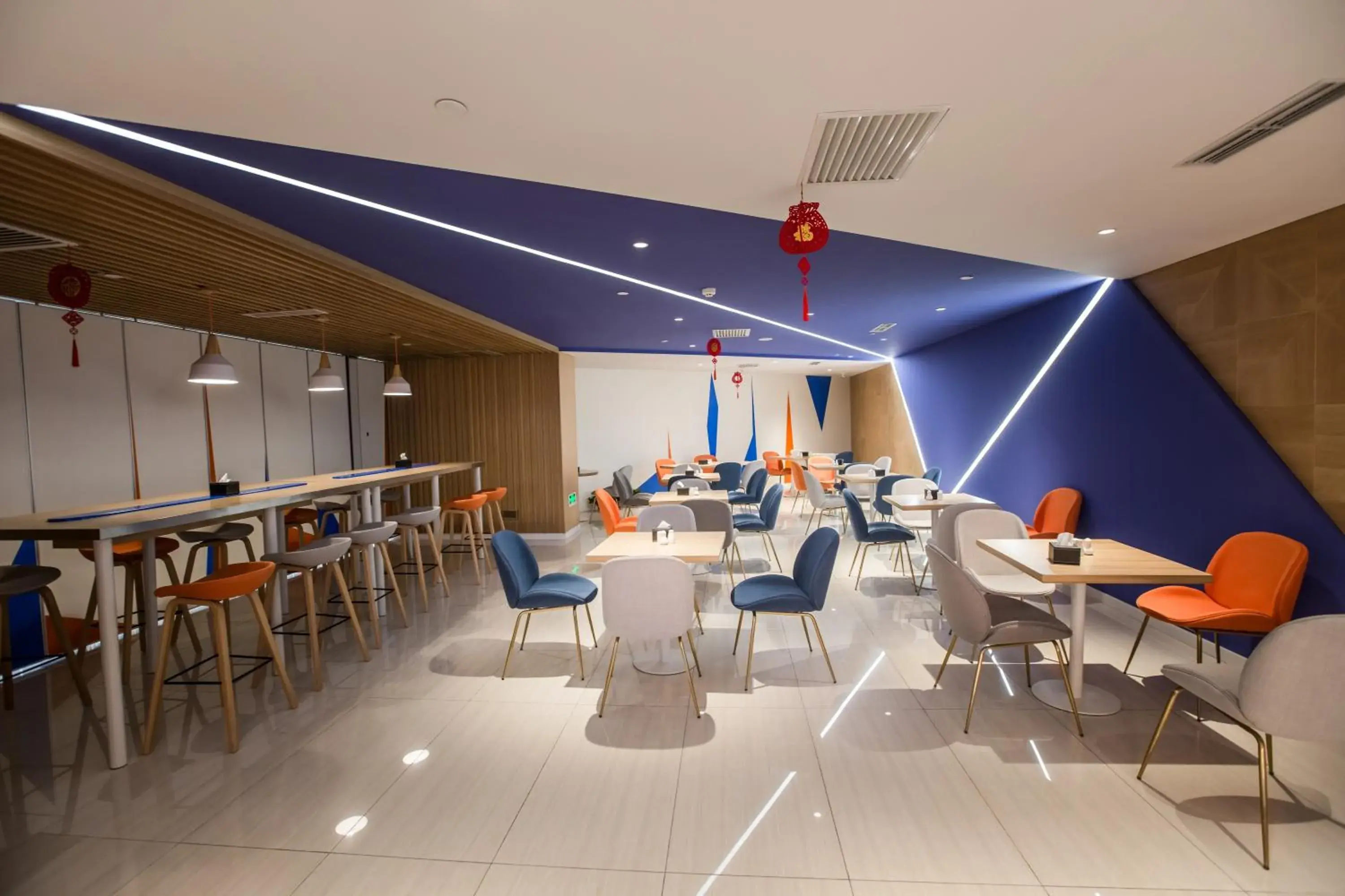 Property building in Holiday Inn Express Xi'an Bell Tower by IHG Property building in Holiday Inn Express Xi'an Bell Tower by IHG