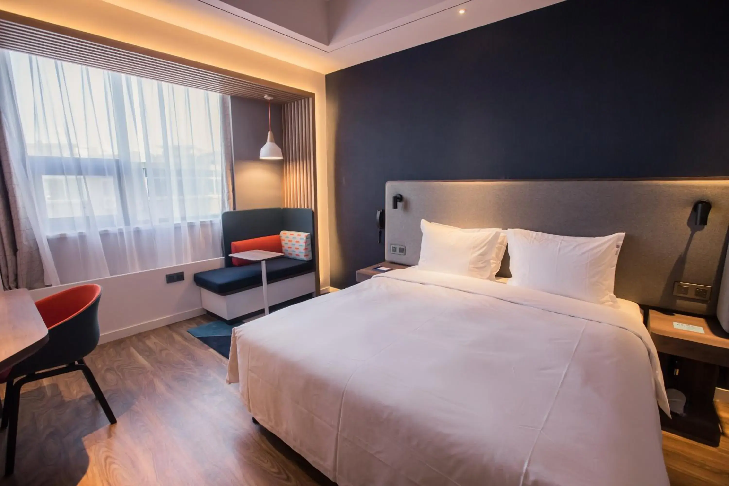 Photo of the whole room, Bed in Holiday Inn Express Xi'an Bell Tower by IHG Photo of the whole room, Bed in Holiday Inn Express Xi'an Bell Tower by IHG