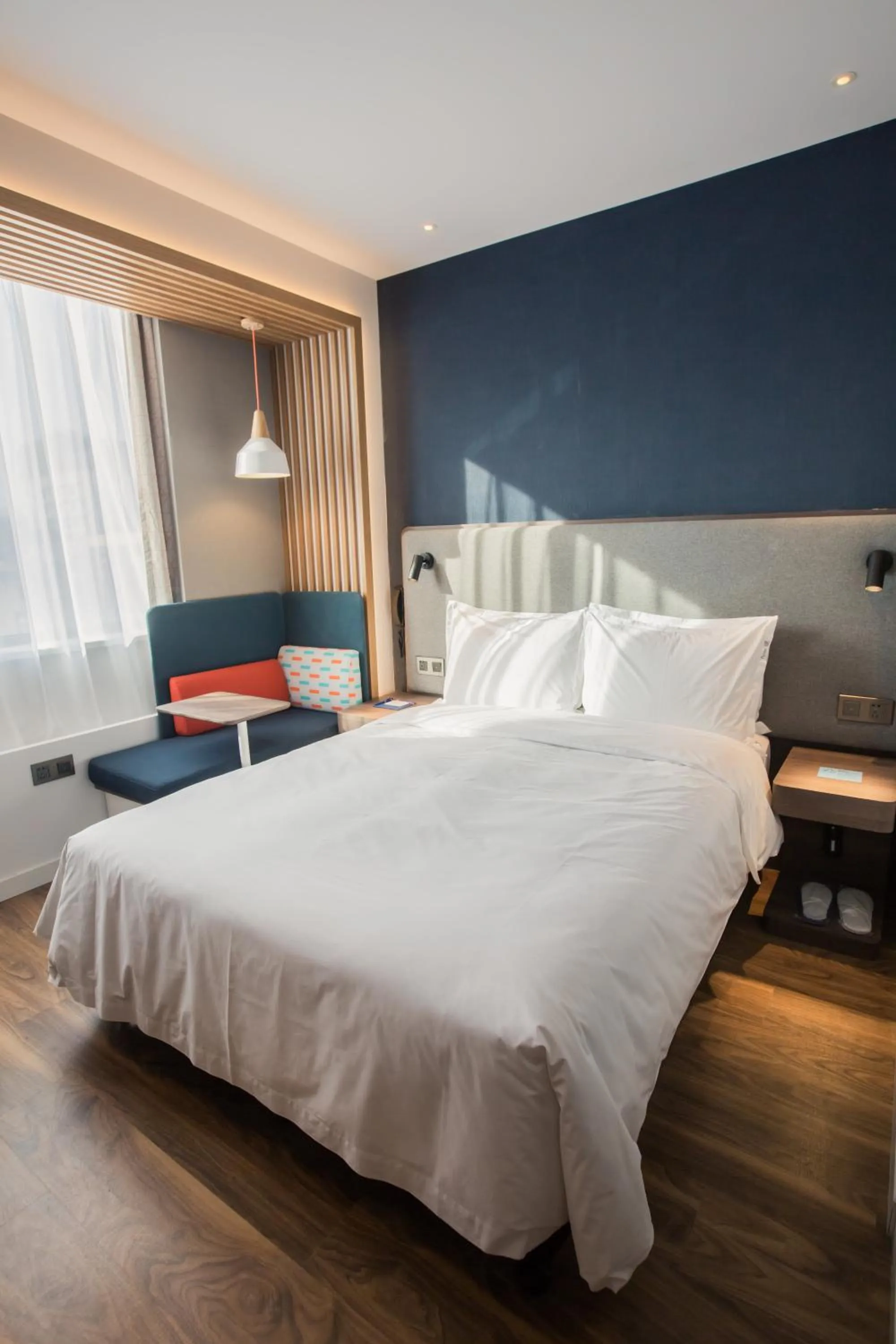 Photo of the whole room, Bed in Holiday Inn Express Xi'an Bell Tower by IHG