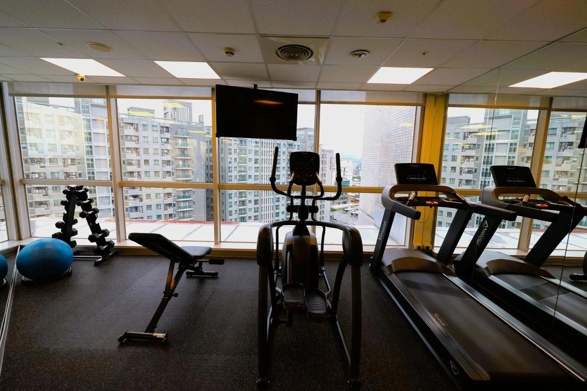 Fitness centre/facilities in Holiday Inn Express Taichung Park by IHG