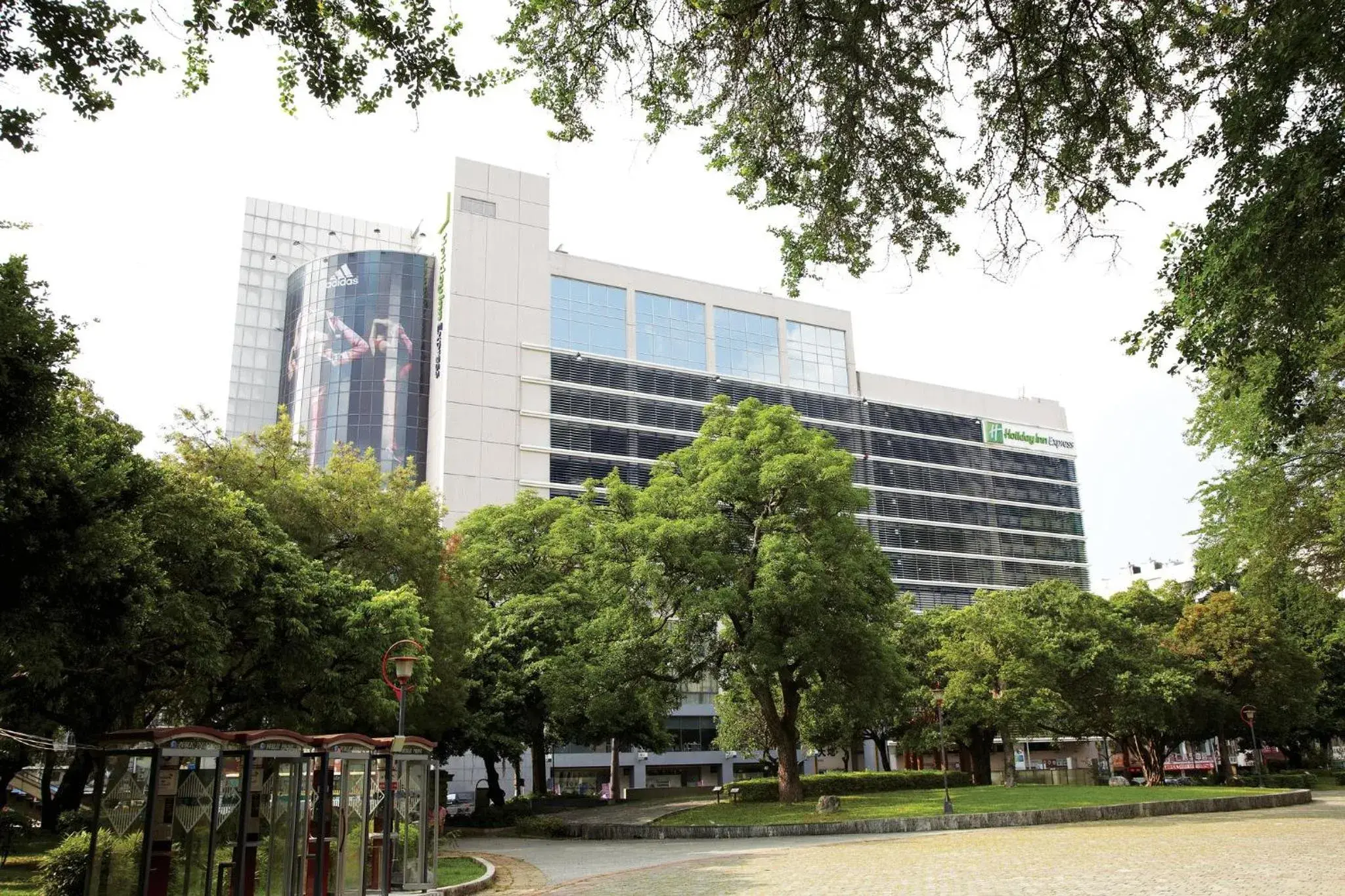 Property building in Holiday Inn Express Taichung Park by IHG Property building in Holiday Inn Express Taichung Park by IHG