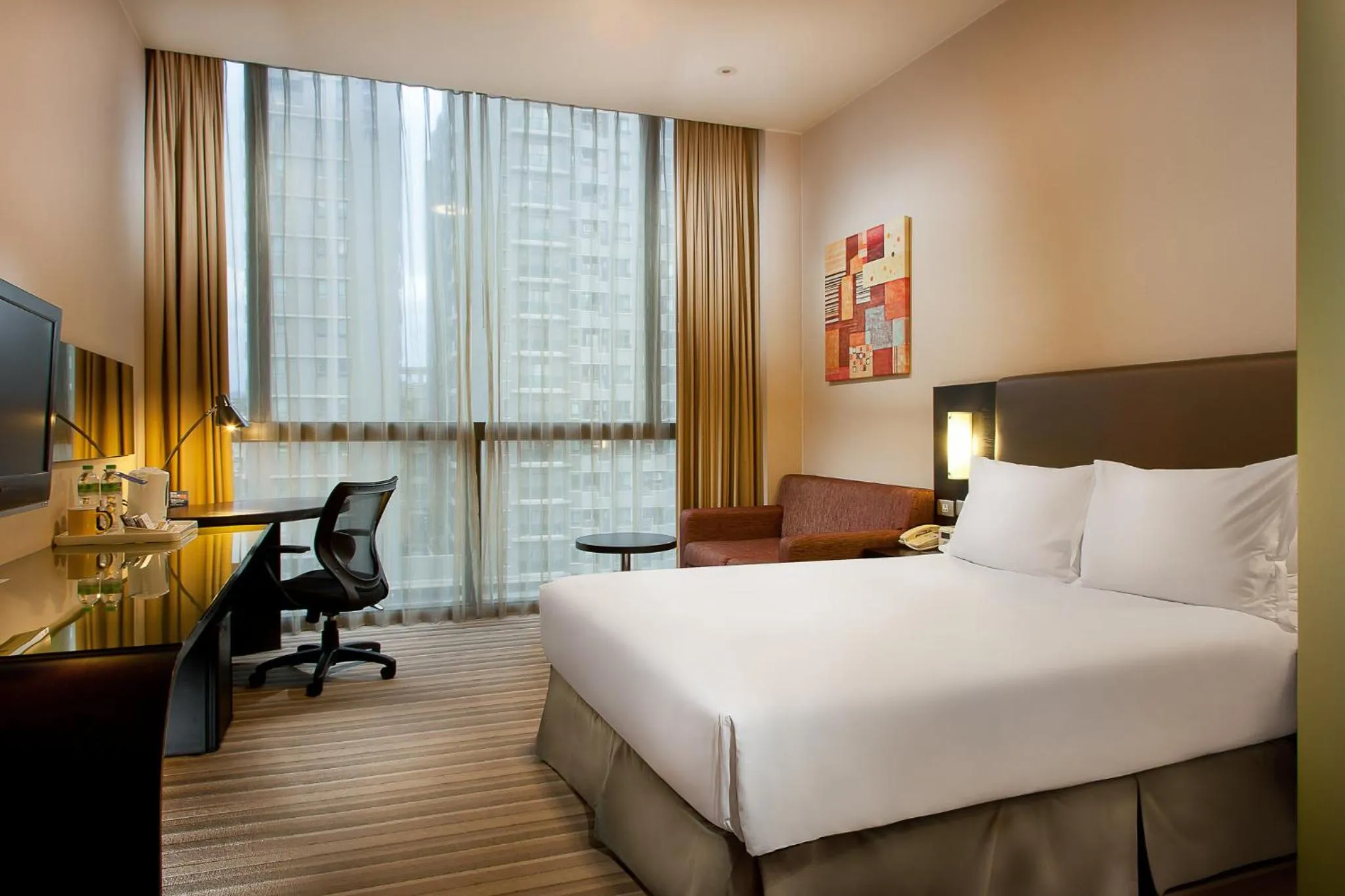 Photo of the whole room, Bed in Holiday Inn Express Taichung Park by IHG