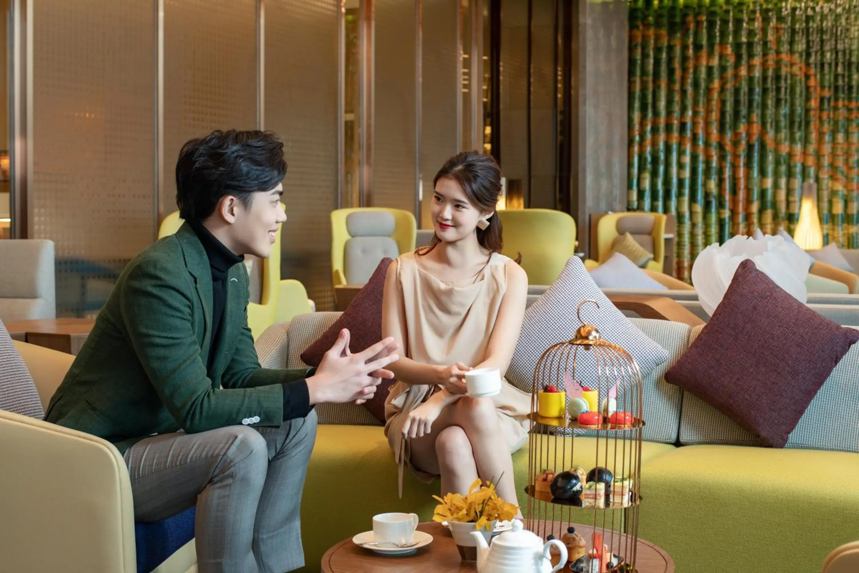 Lounge or bar in Holiday Inn Shunde by IHG Lounge or bar in Holiday Inn Shunde by IHG