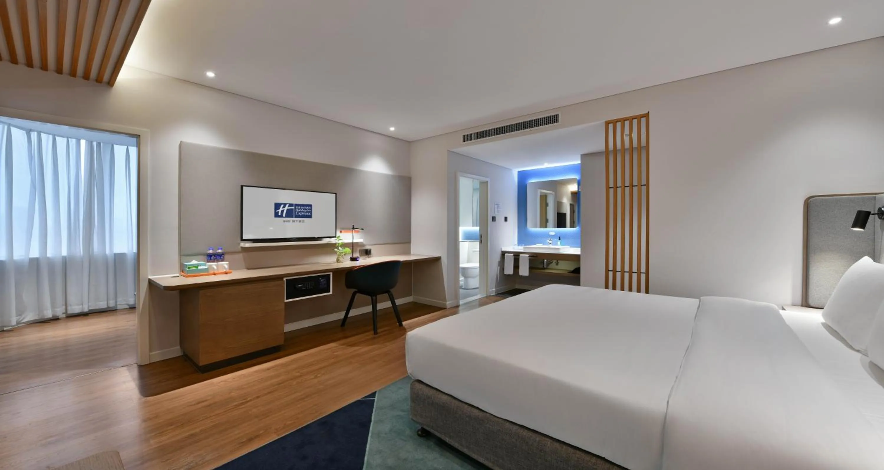 Bed in Holiday Inn Express Chengdu North Railway Station by IHG - Near Panda Base, Near Chunxi Road Free laundromat