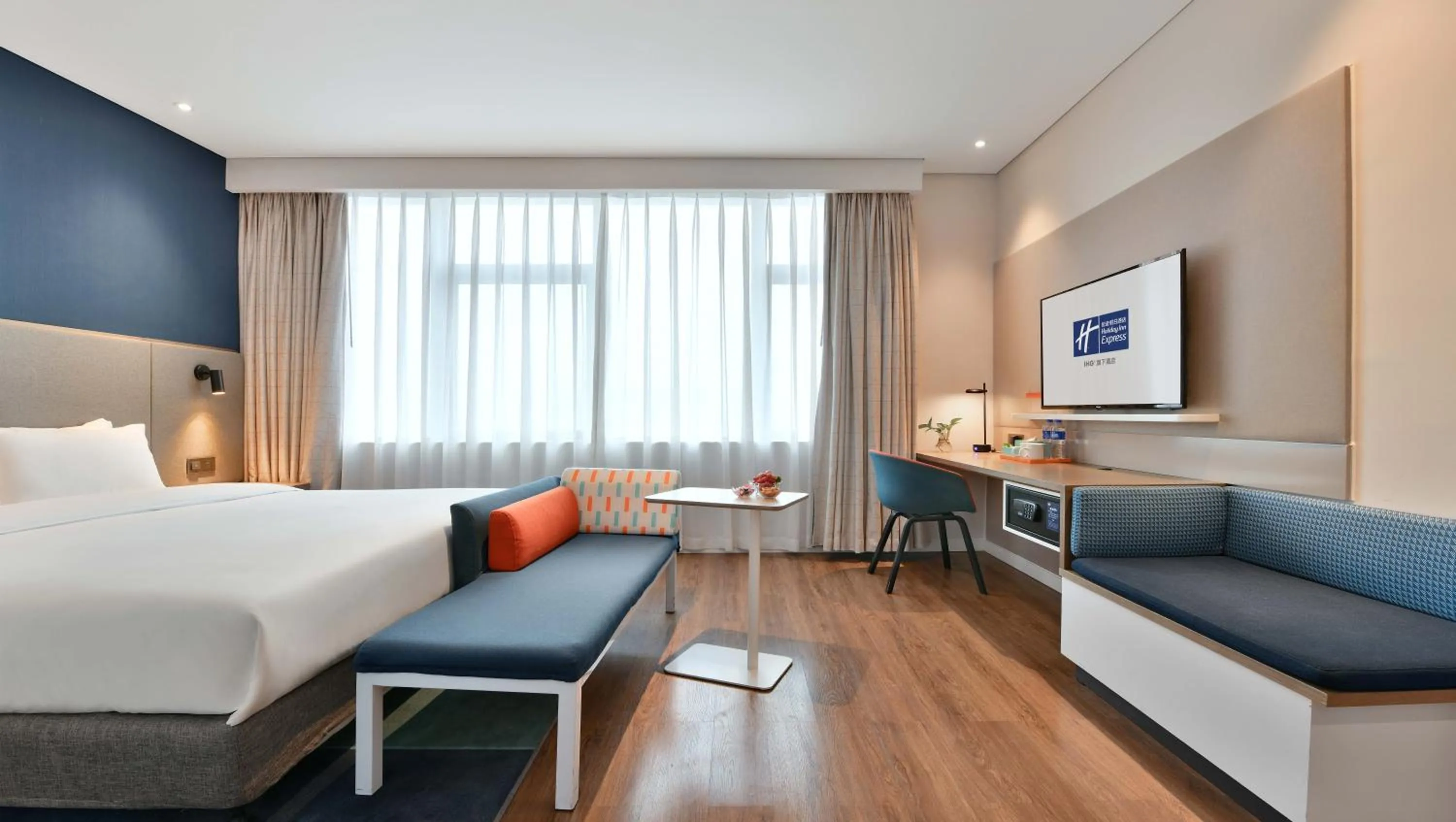 Bedroom, Bed in Holiday Inn Express Chengdu North Railway Station by IHG - Near Panda Base, Near Chunxi Road Free laundromat