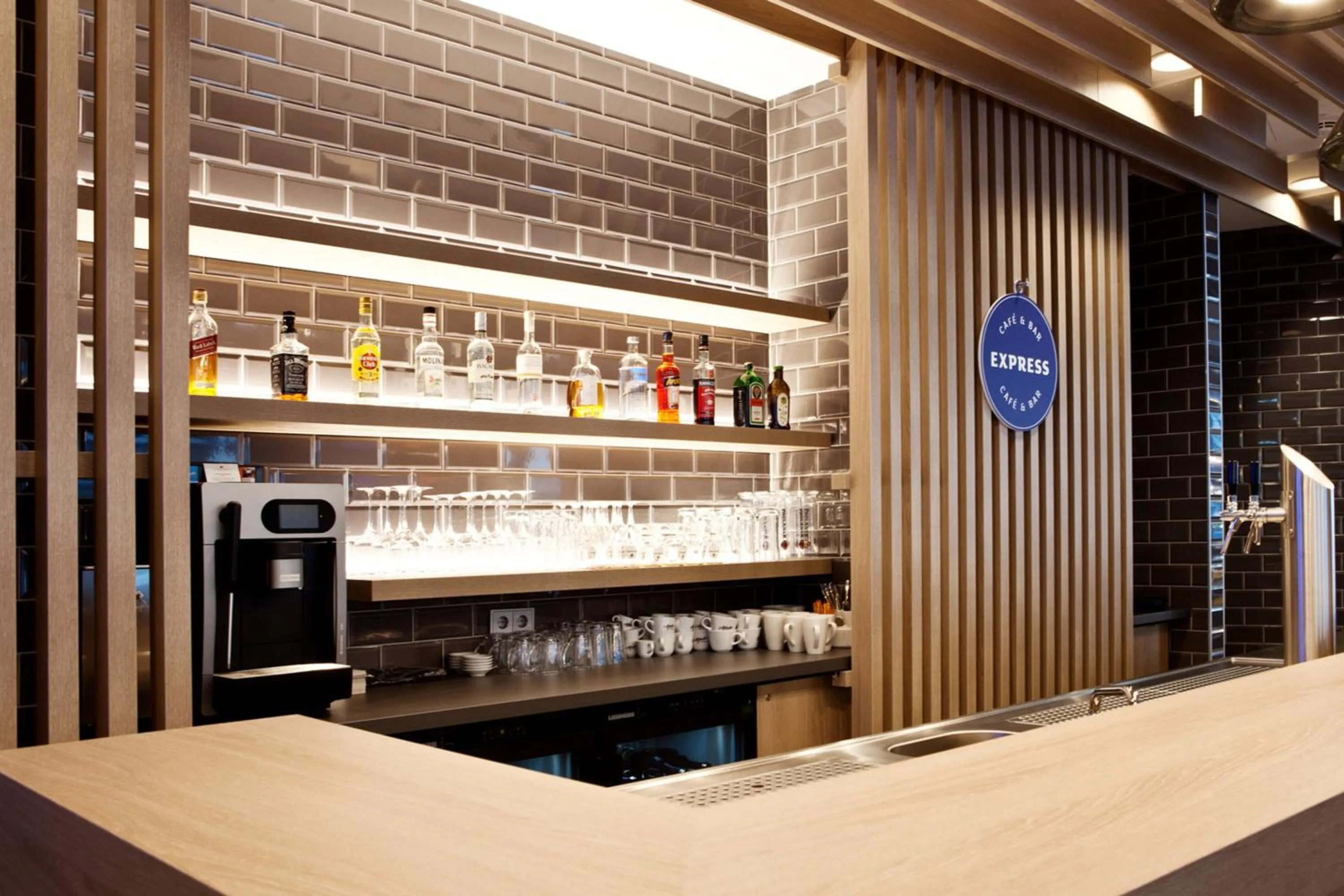 Lounge or bar in Holiday Inn Express - Mülheim - Ruhr by IHG