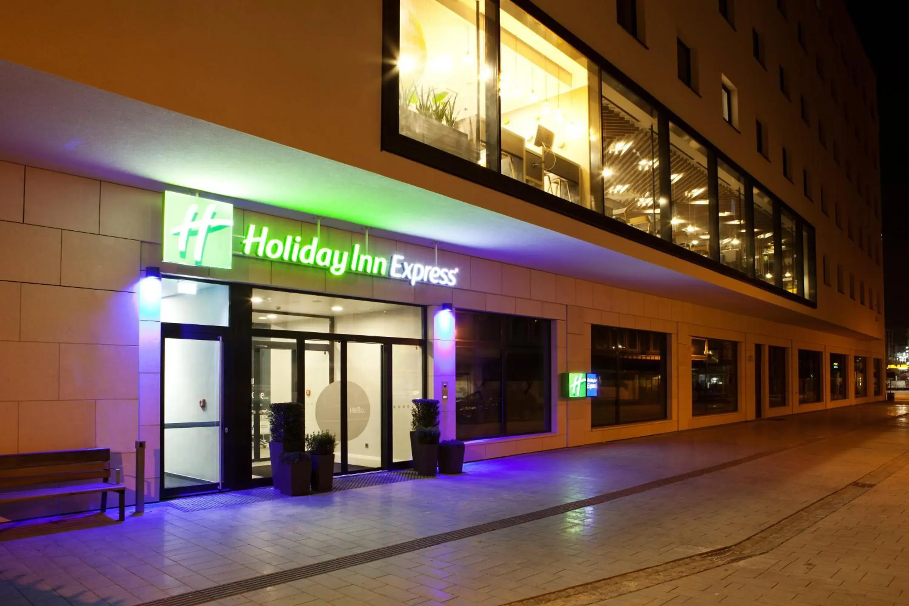 Property building in Holiday Inn Express - Mülheim - Ruhr by IHG Property building in Holiday Inn Express - Mülheim - Ruhr by IHG
