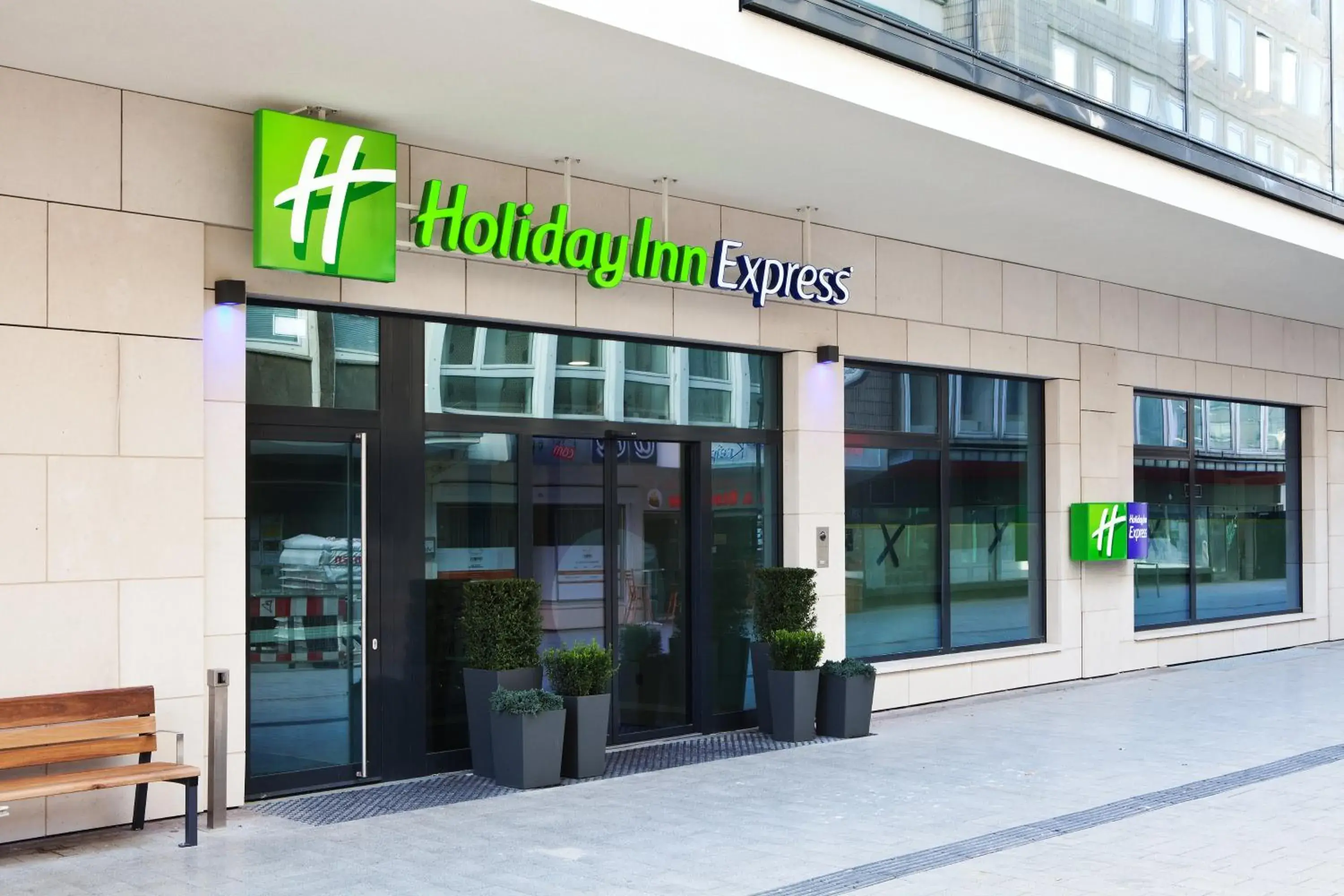 Property building in Holiday Inn Express - Mülheim - Ruhr by IHG Property building in Holiday Inn Express - Mülheim - Ruhr by IHG