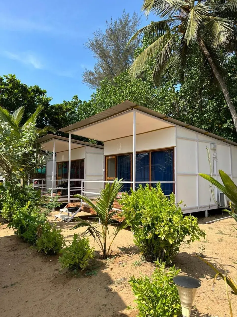 Property building in Mountain Palm patnem beach Property building in Mountain Palm patnem beach