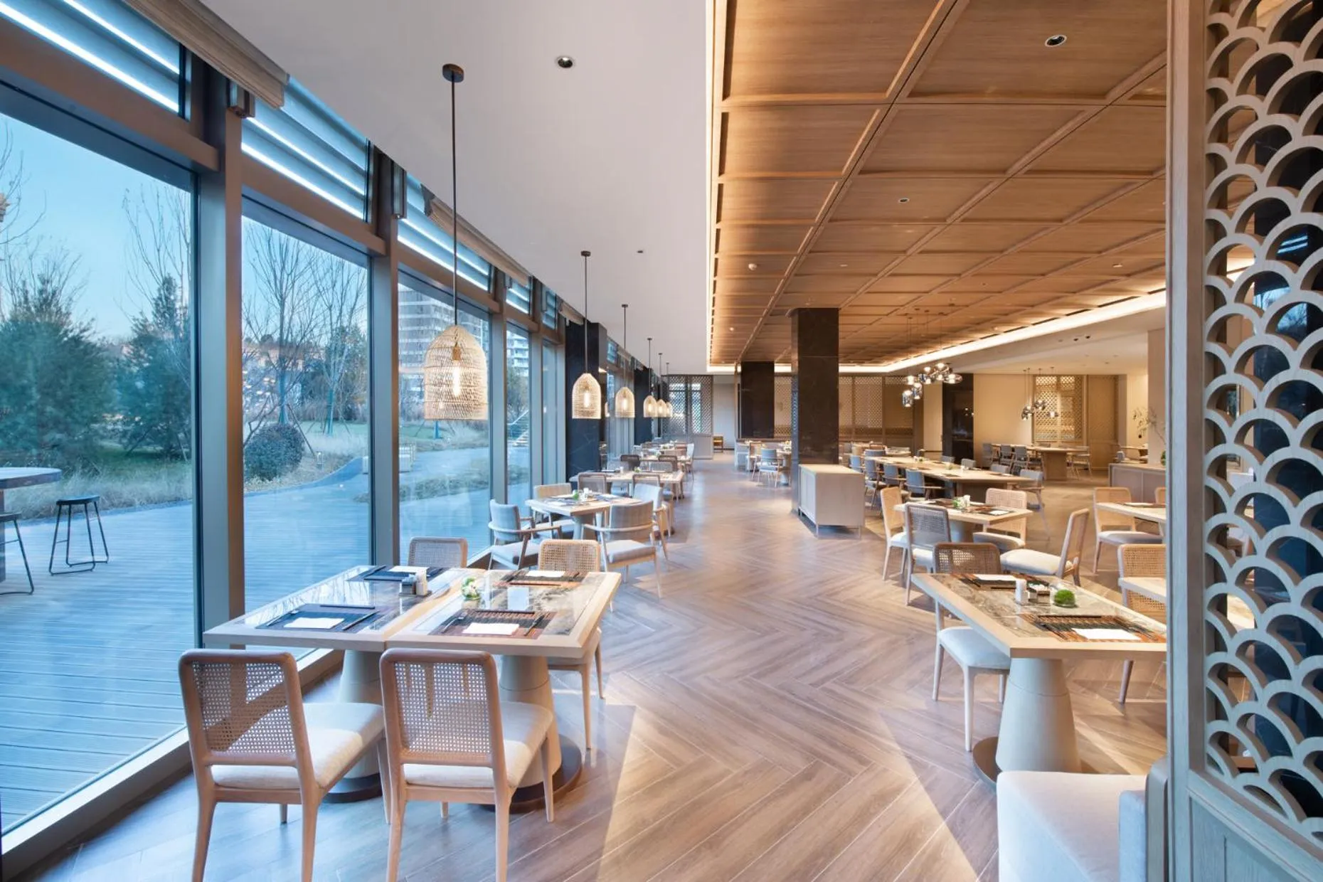 Restaurant/places to eat in Crowne Plaza Zunhua Hot Spring Town by IHG