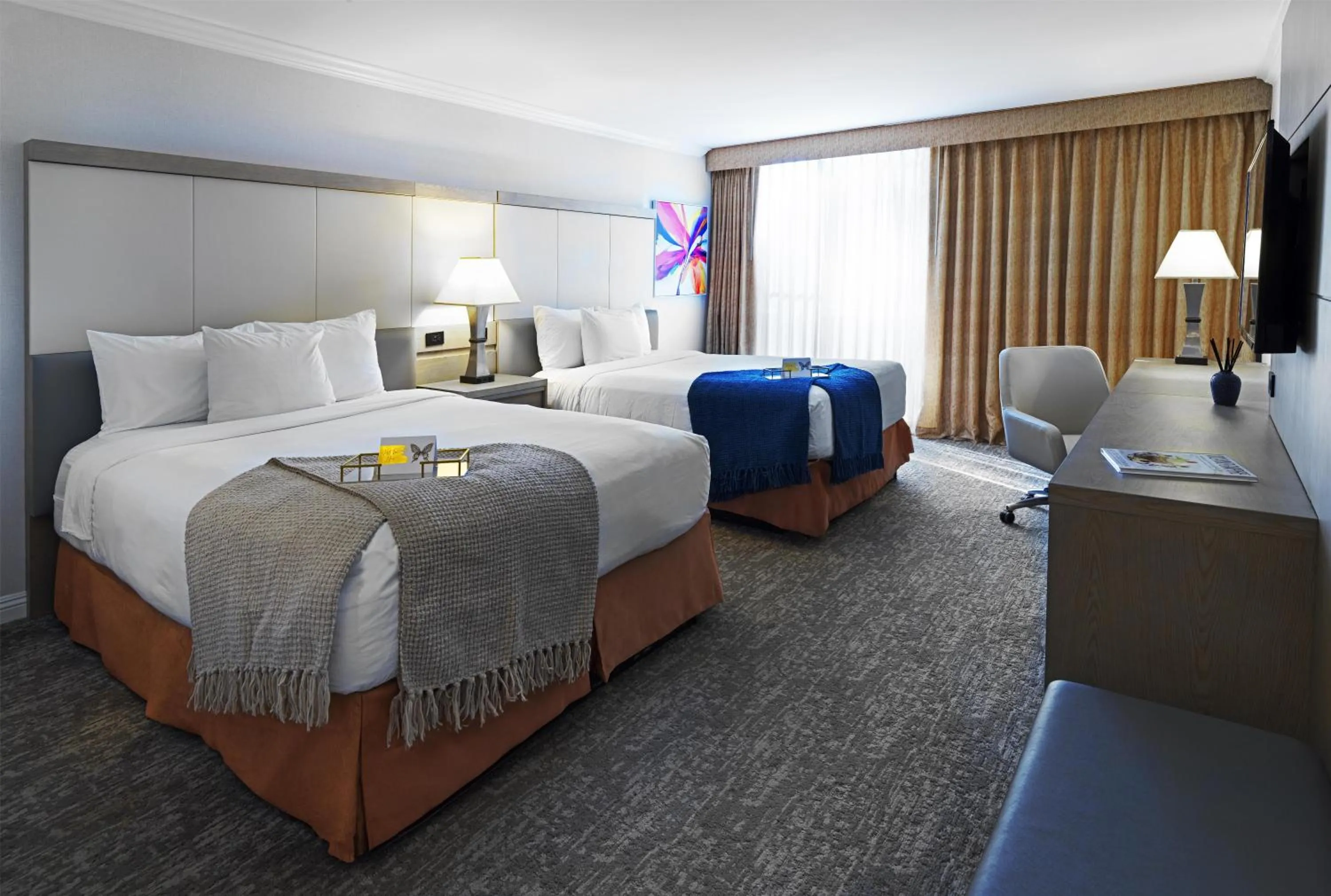 Bedroom, Bed in Ontario Airport Hotel & Conference Center