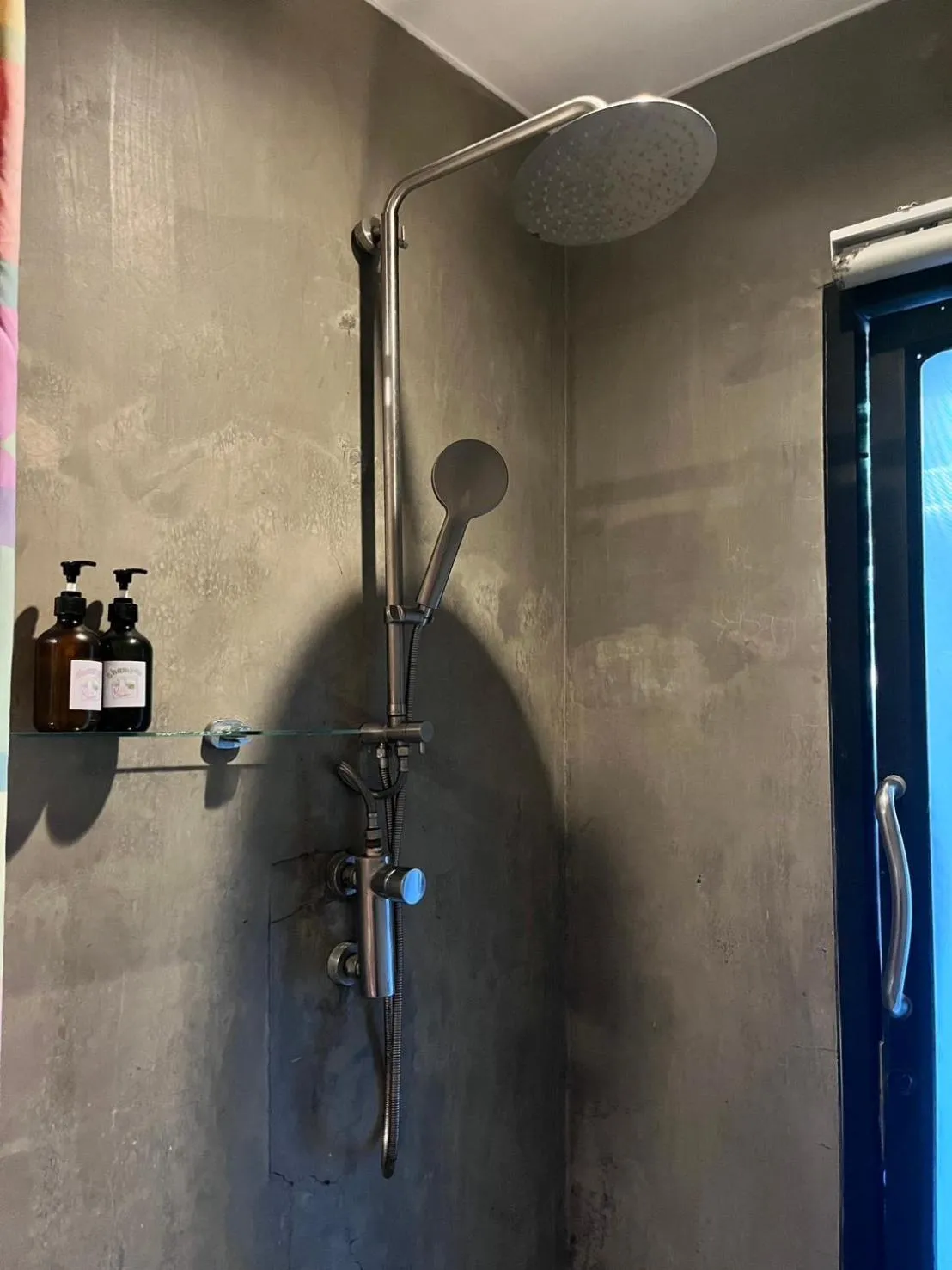 Shower in Villa Thapae