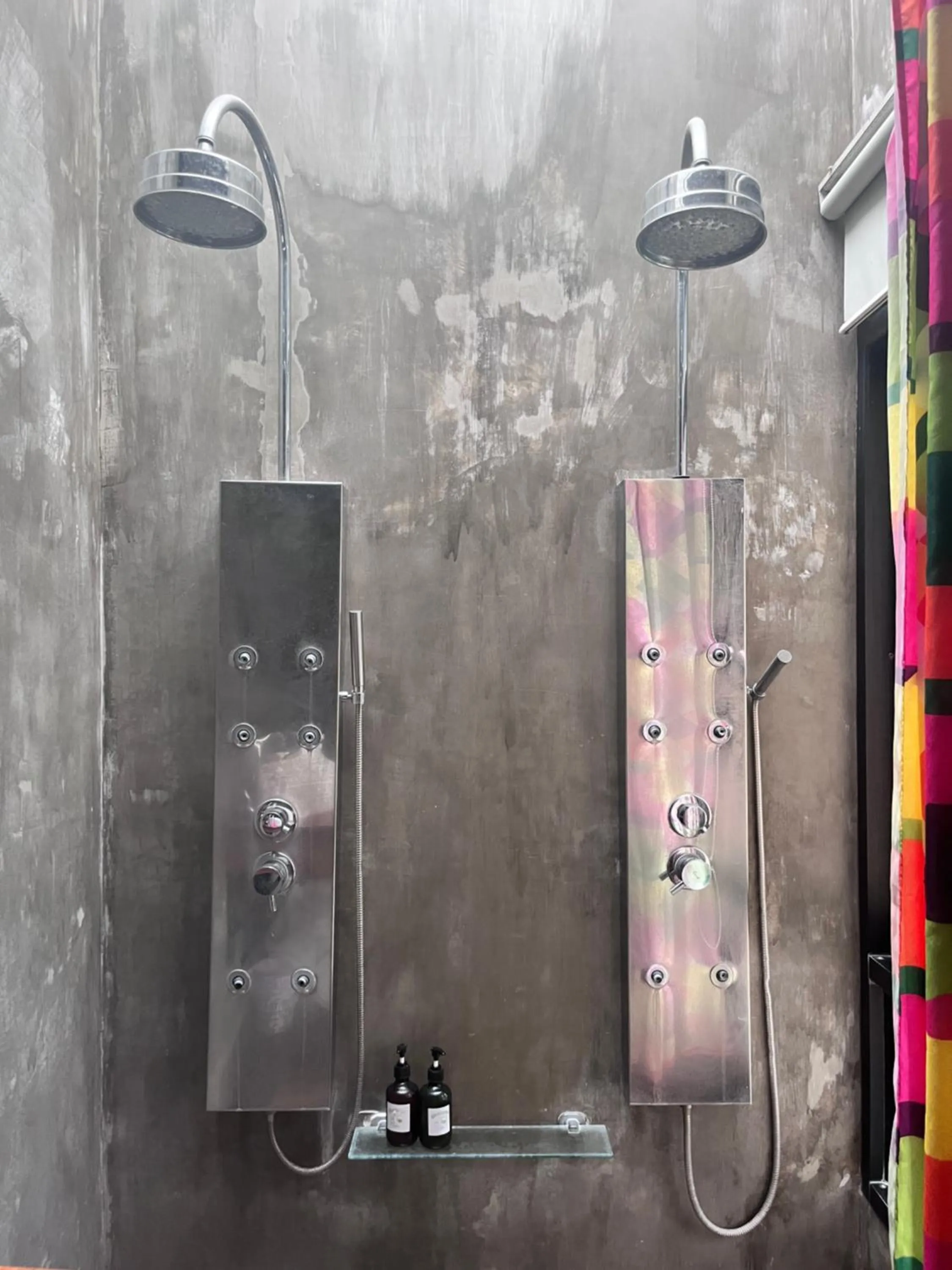 Shower in Villa Thapae