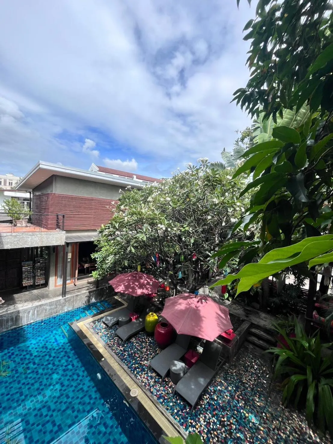 Property building in Villa Thapae