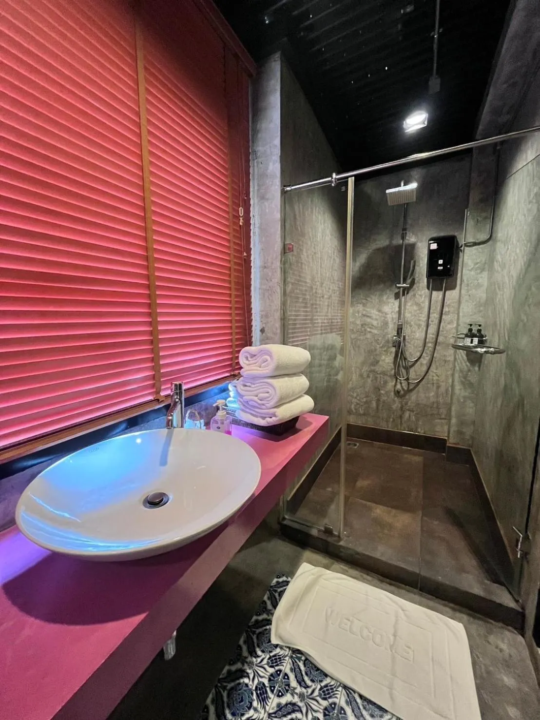 Shower in Villa Thapae