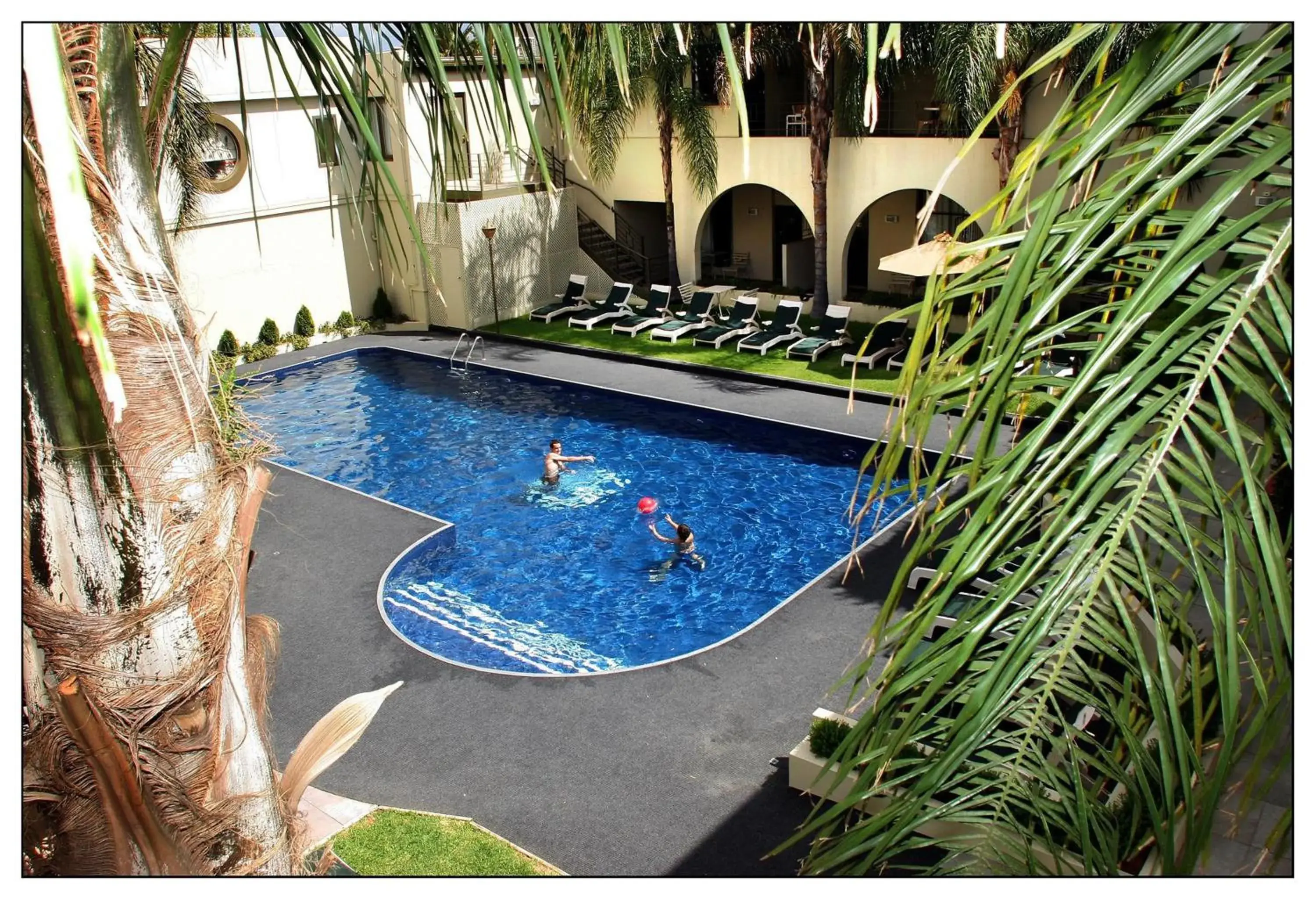 Swimming pool in Quality Hotel Mildura Grand Swimming pool in Quality Hotel Mildura Grand