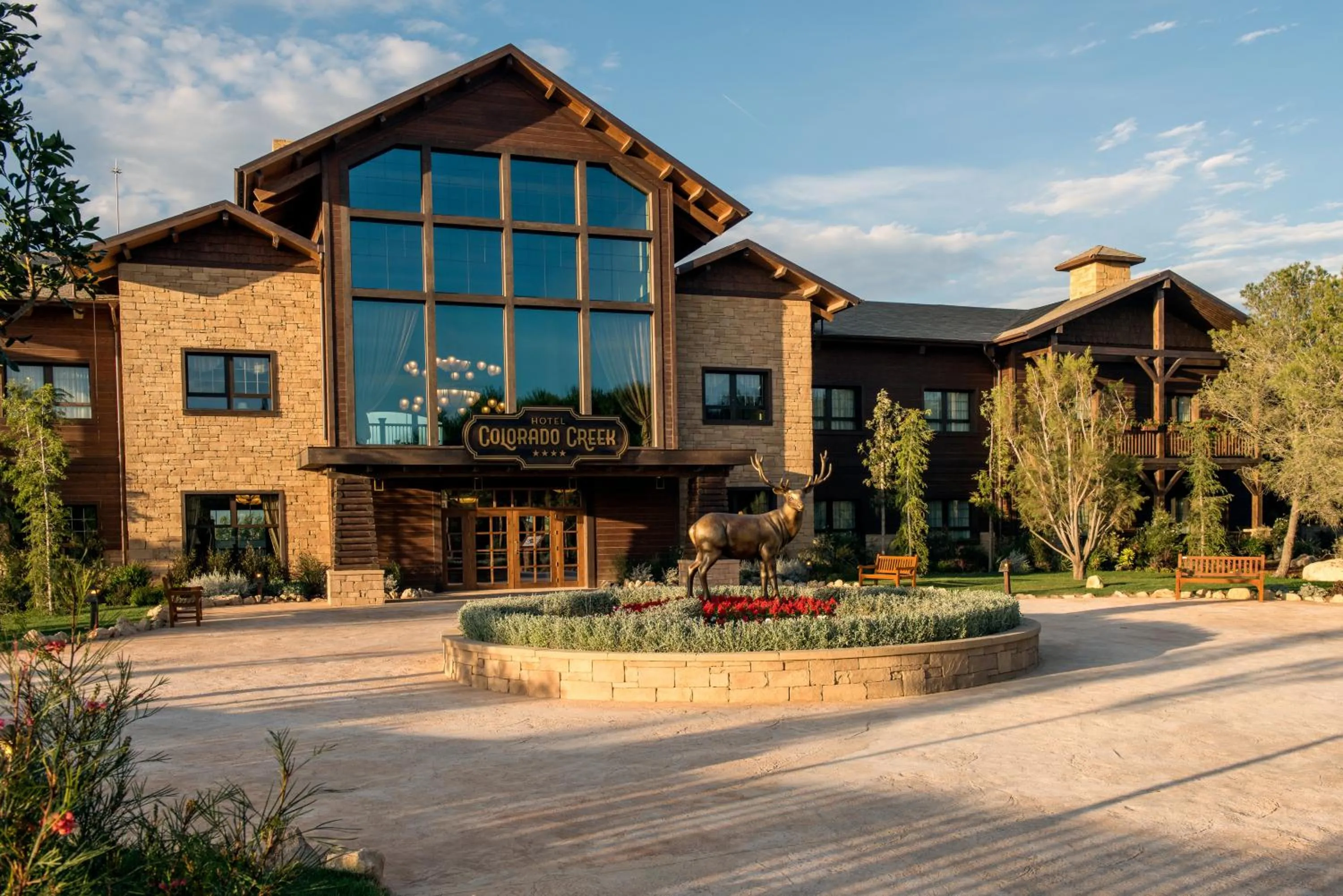 Property building in PortAventura Hotel Colorado Creek - Includes unlimited access to PortAventura Park & 1 access to Ferrari Land