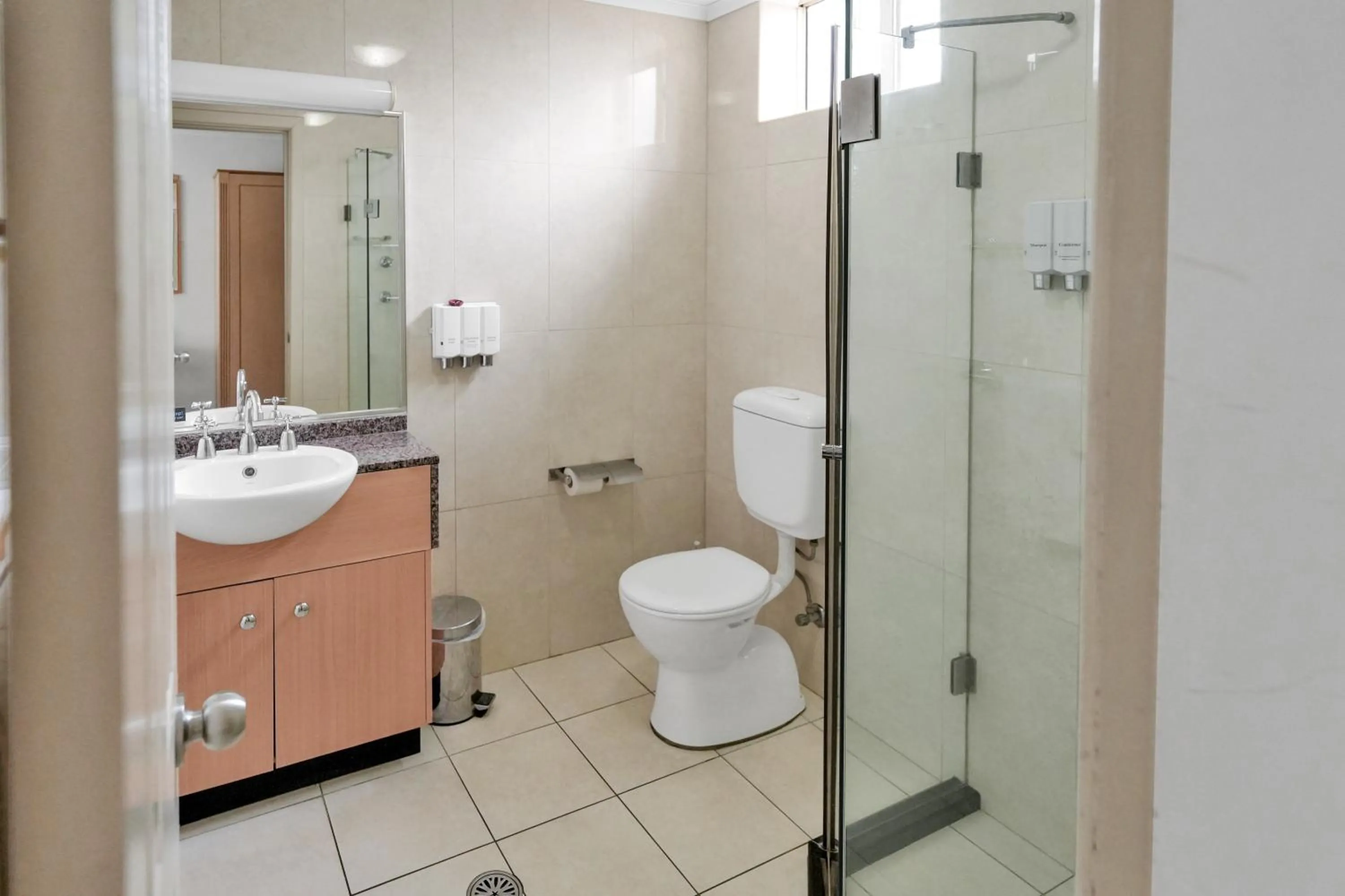 Bathroom in The Oxley Motel Dubbo