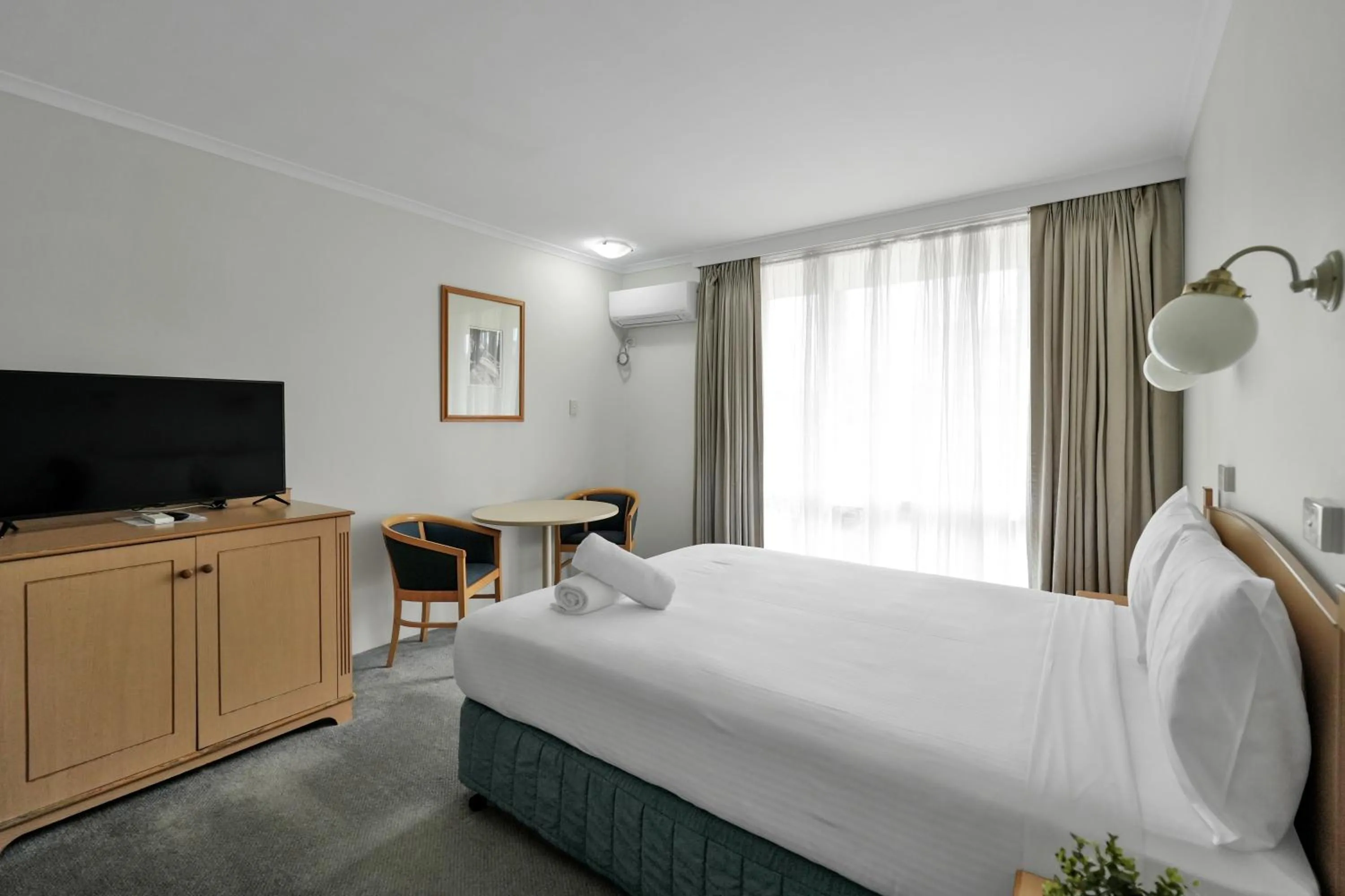 Bed in The Oxley Motel Dubbo