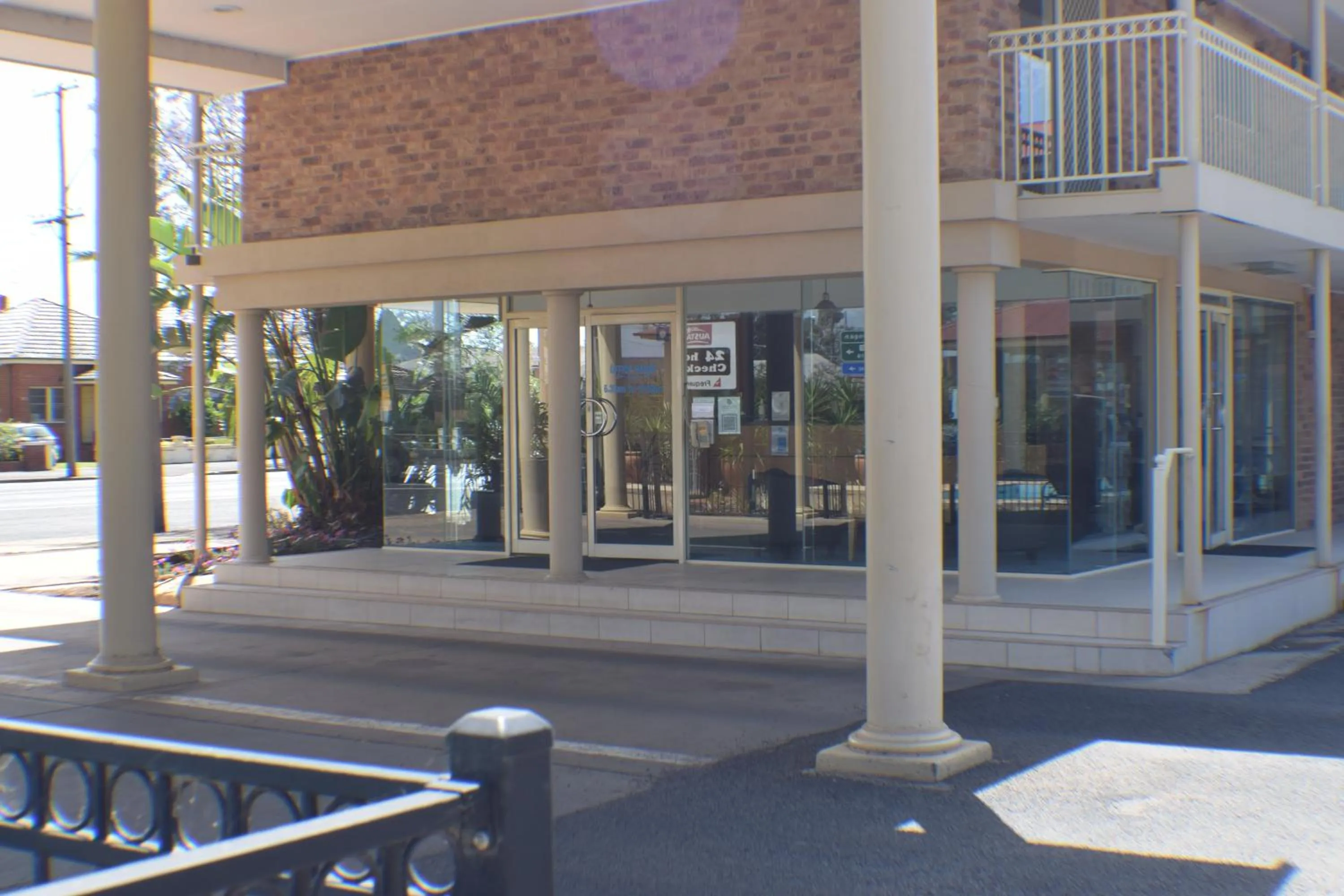 Facade/entrance in The Oxley Motel Dubbo