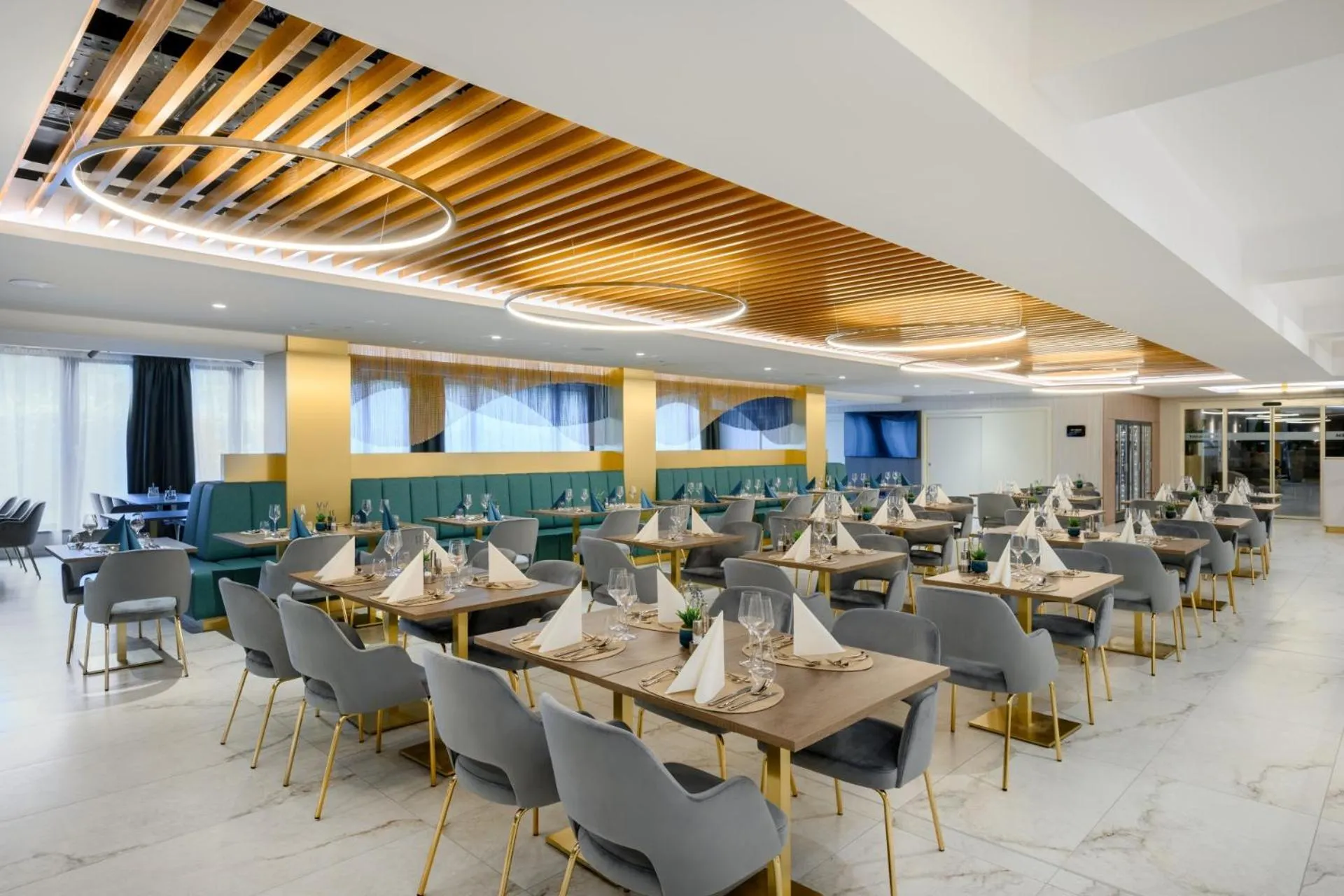 Restaurant/places to eat in Kenese Bay Garden Resort & Conference