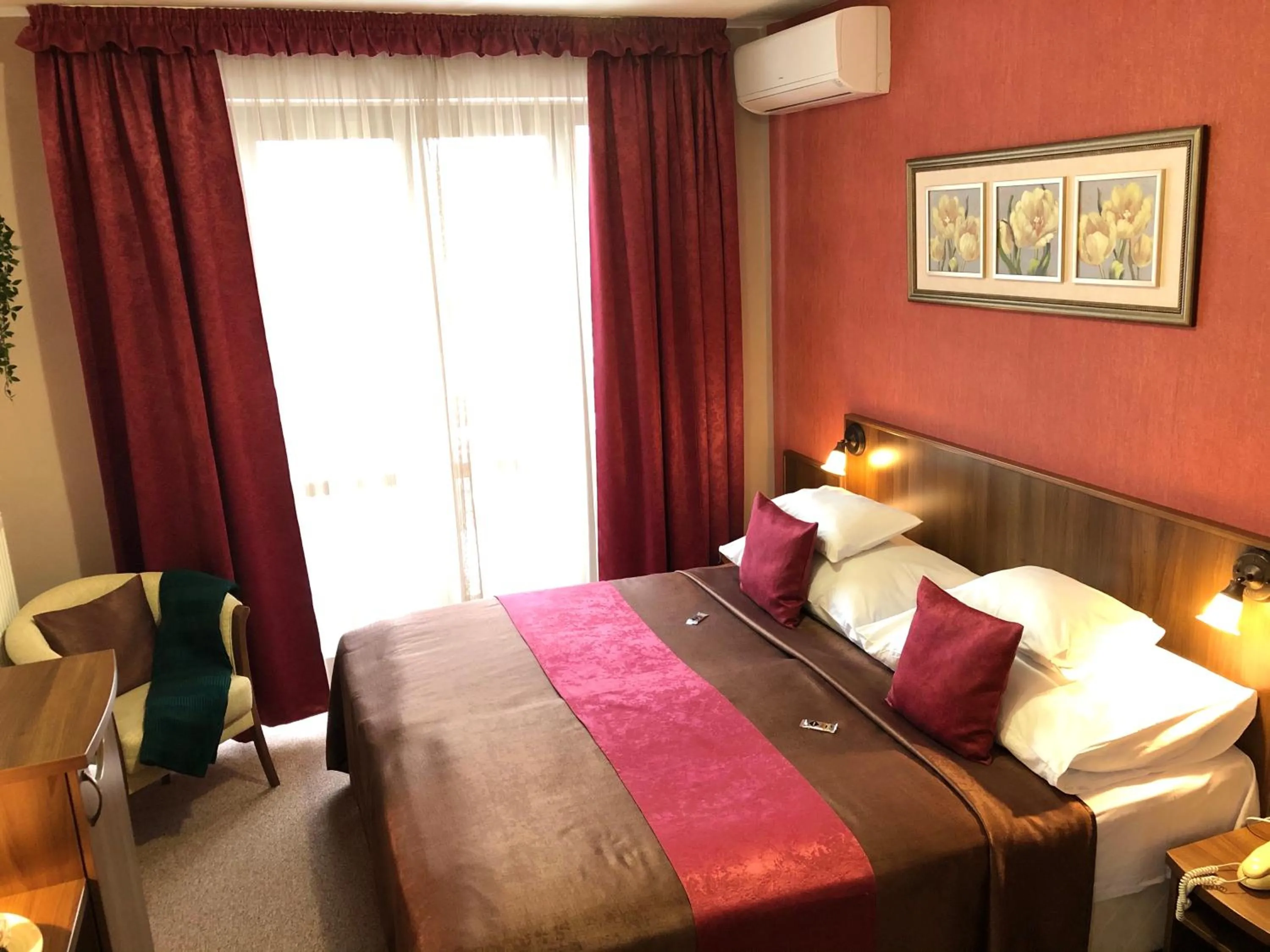 Classic Double or Twin Room - single occupancy in Ambrózia Étterem és Panzió