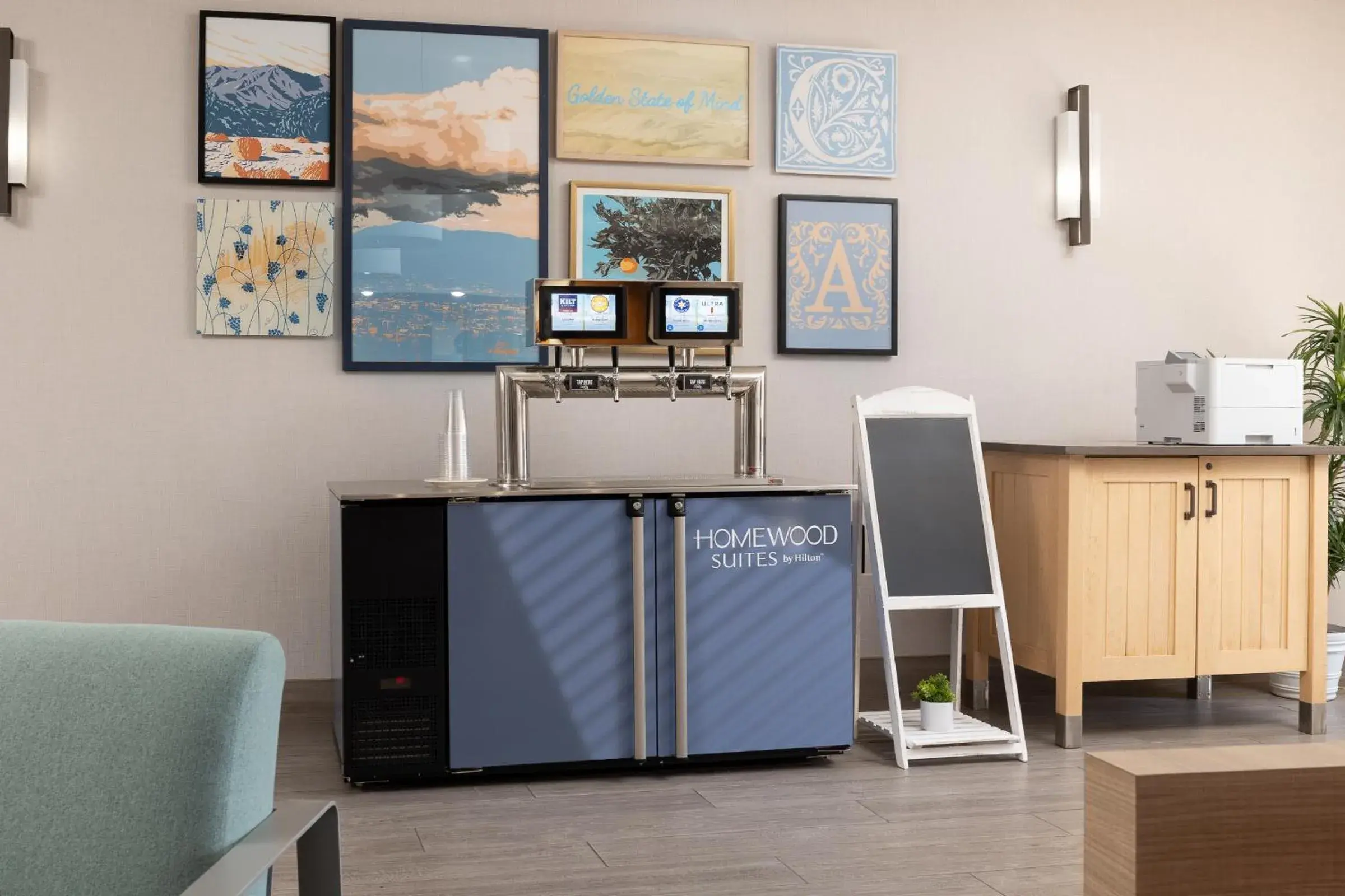 Lounge or bar in Homewood Suites by Hilton Ontario Rancho Cucamonga Lounge or bar in Homewood Suites by Hilton Ontario Rancho Cucamonga