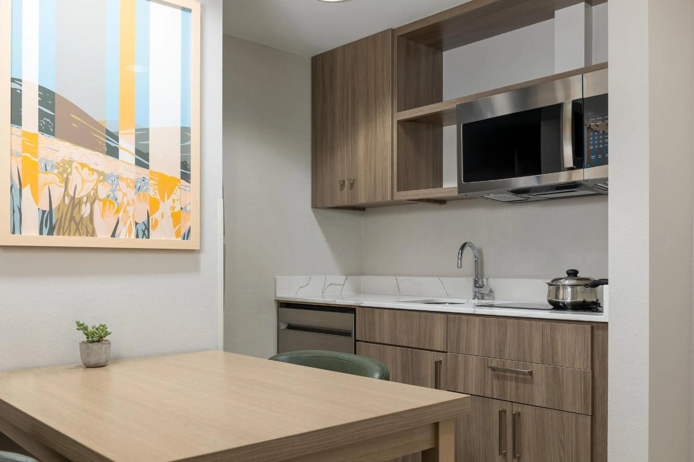 kitchen in Homewood Suites by Hilton Ontario Rancho Cucamonga