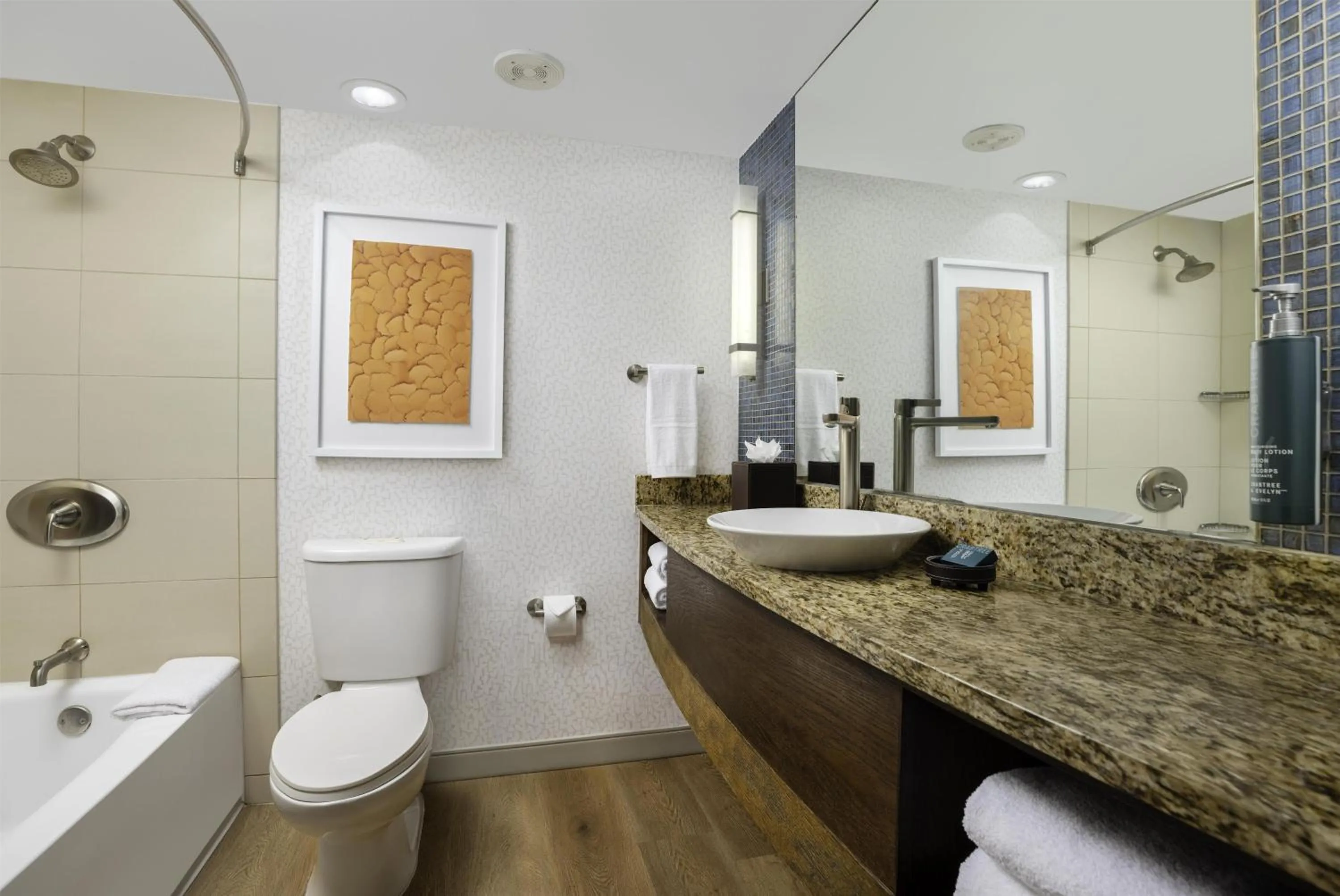 Bathroom in Hilton Palacio del Rio