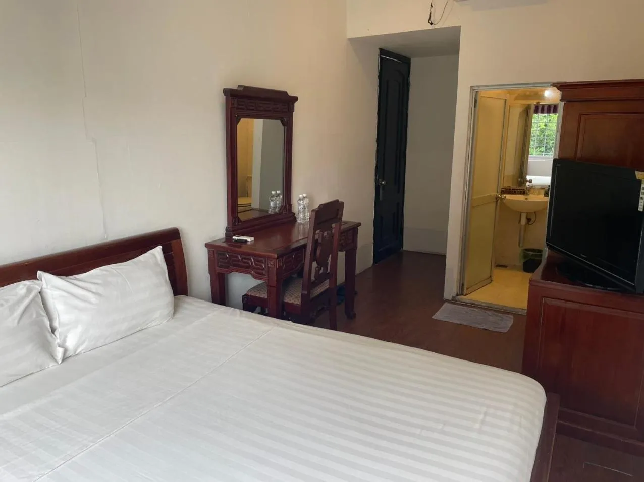 Bed in Bonjour Hanoi Hotel & Travel