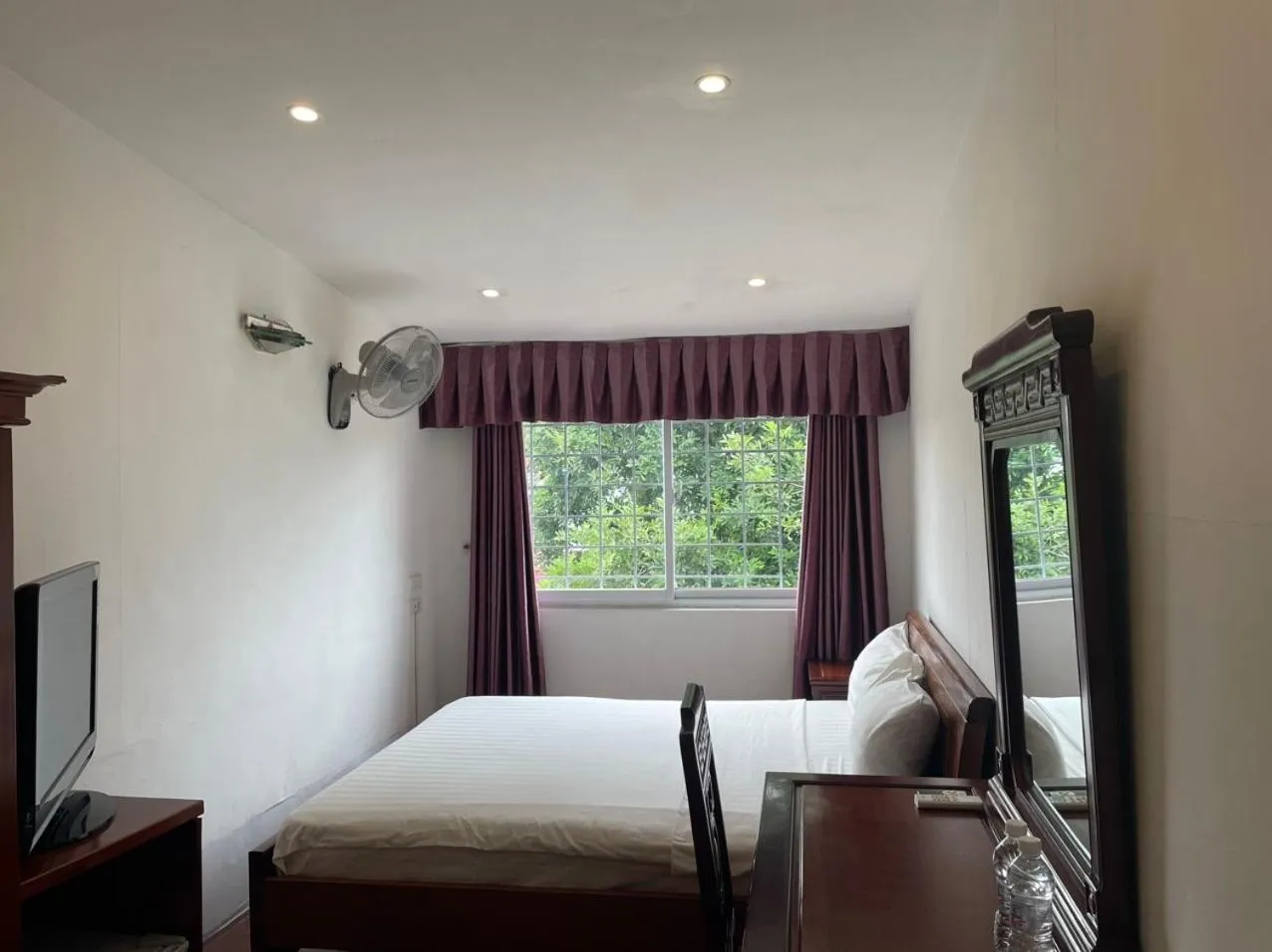 Bed in Bonjour Hanoi Hotel & Travel