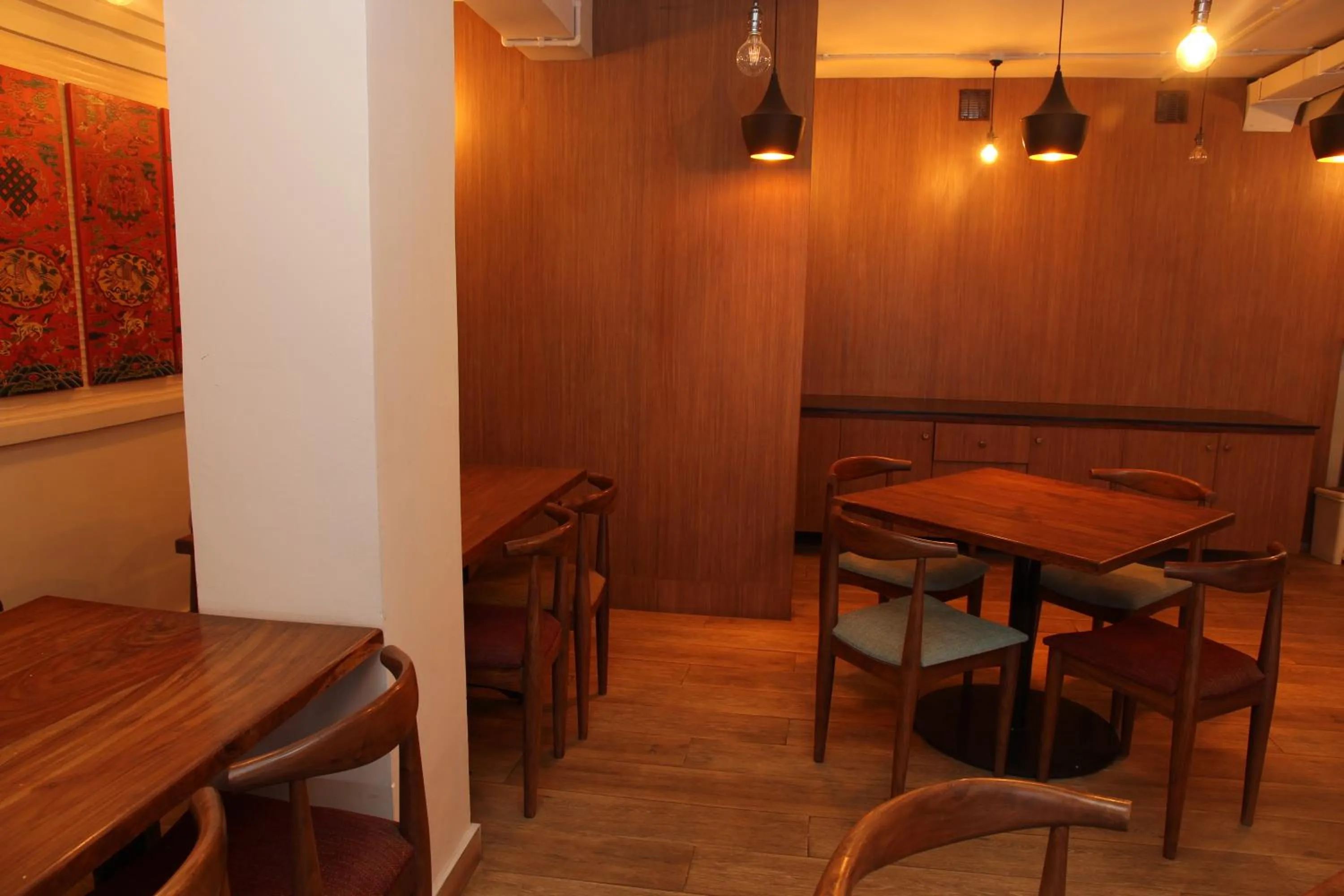 Restaurant/places to eat in Potala Guest House