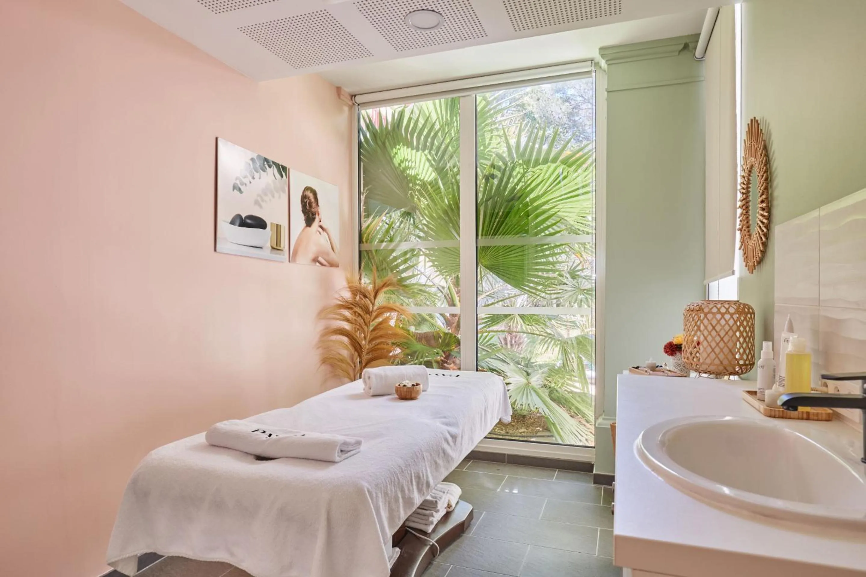 Spa and wellness centre/facilities in Odalys Résidence et Spa Les Canissons