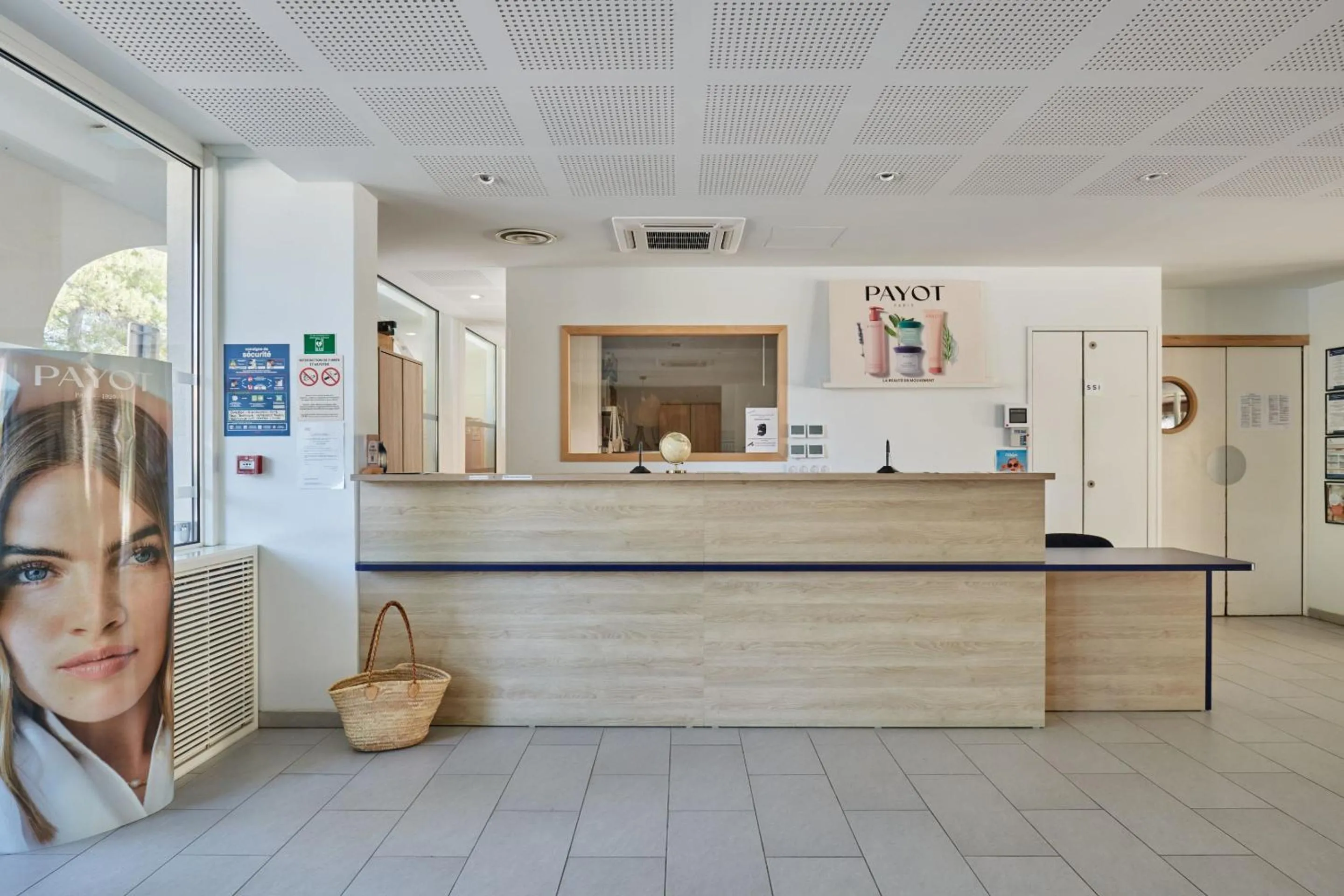 Lobby or reception in Odalys Résidence et Spa Les Canissons