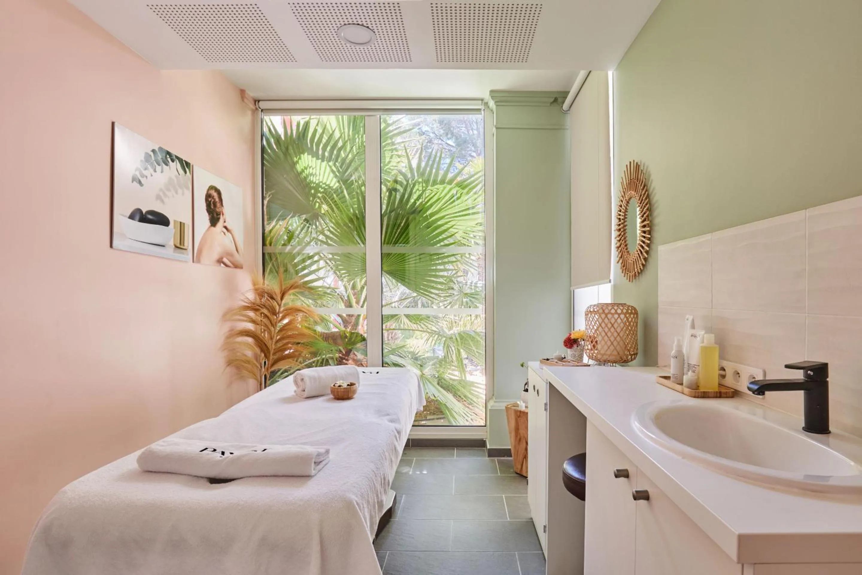 Spa and wellness centre/facilities, Bed in Odalys Résidence et Spa Les Canissons