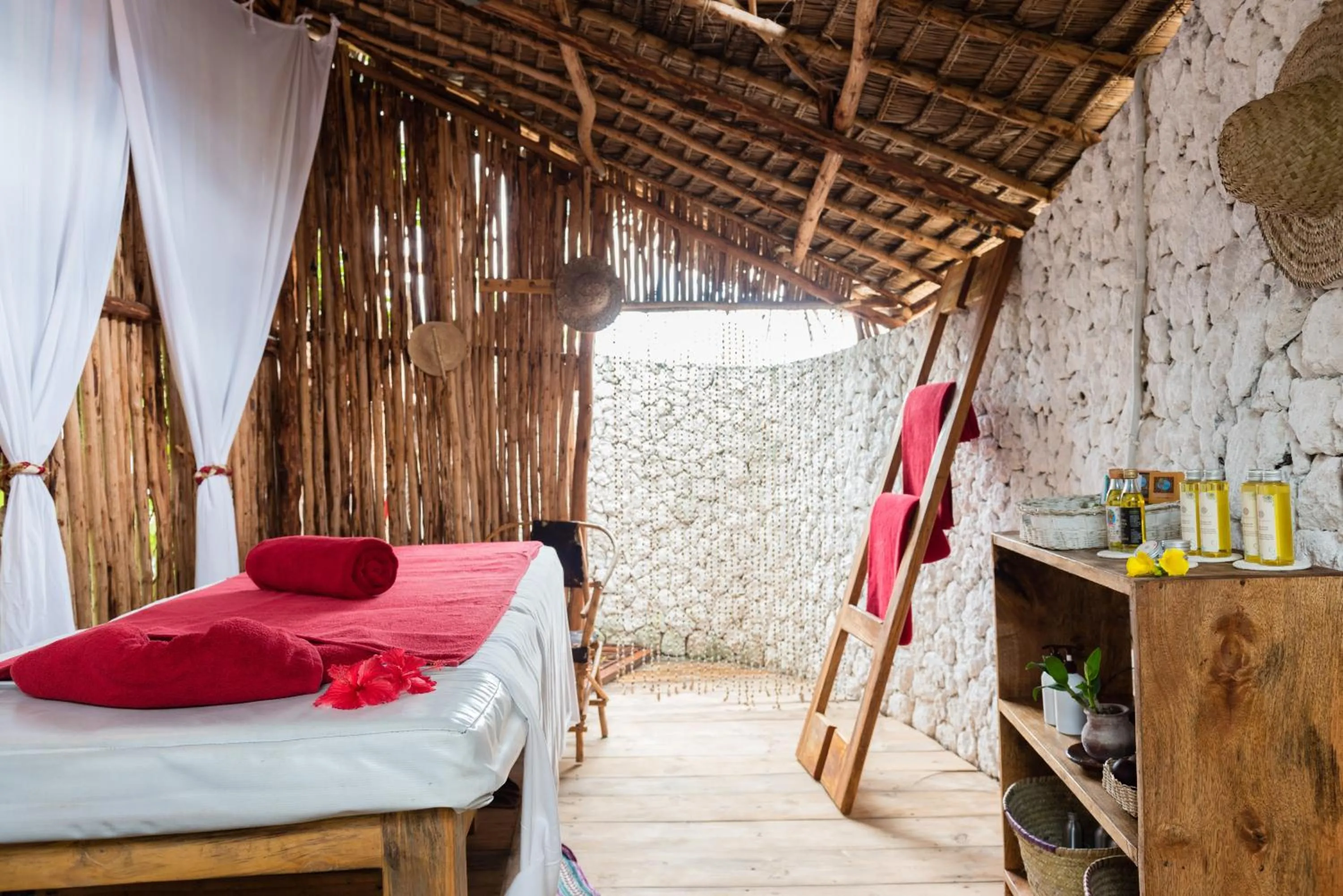 Massage, Bed in Villa Kiva Boutique Hotel