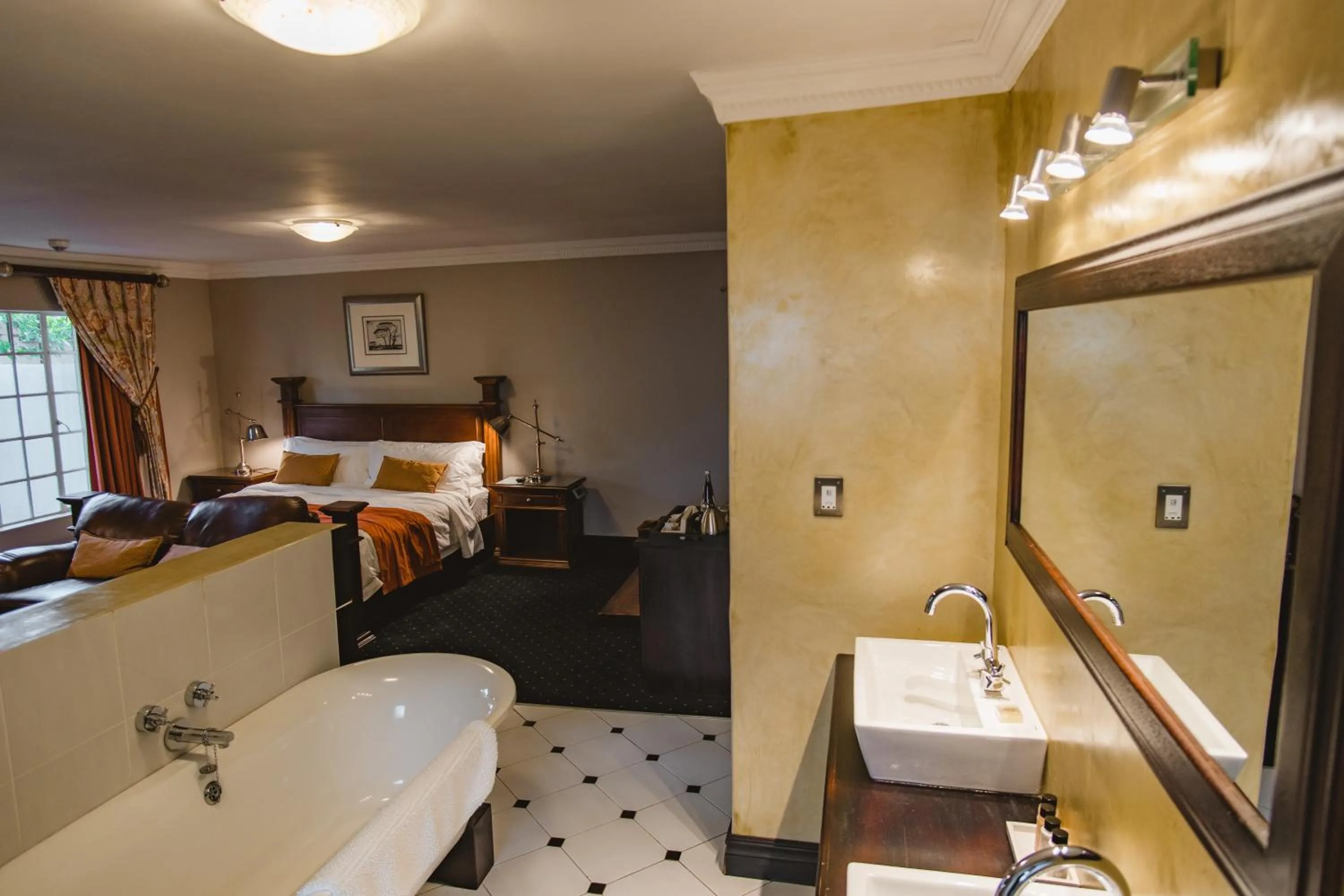 Bathroom, Bed in Village Ridge Stays