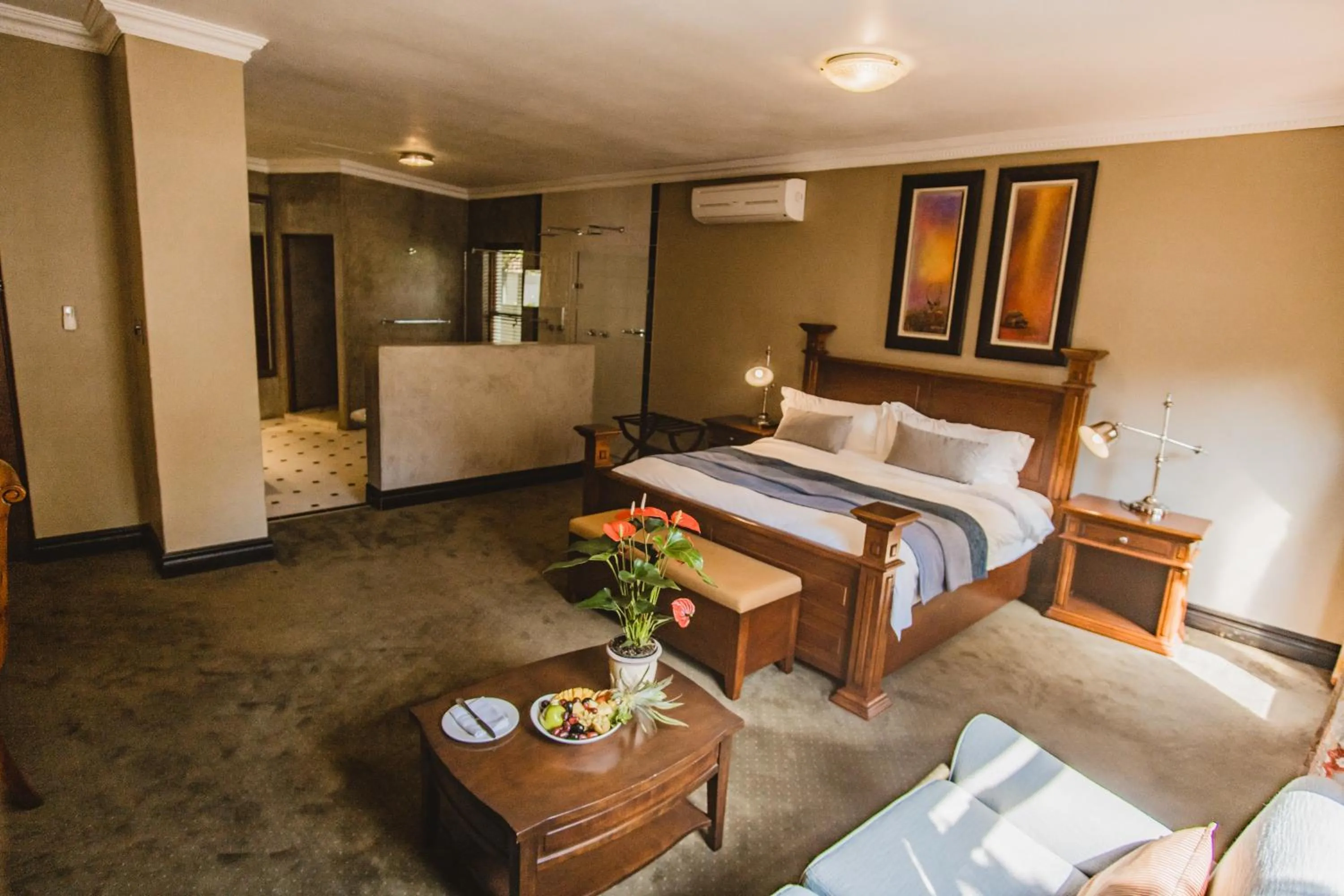 Shower, Bed in Village Ridge Stays