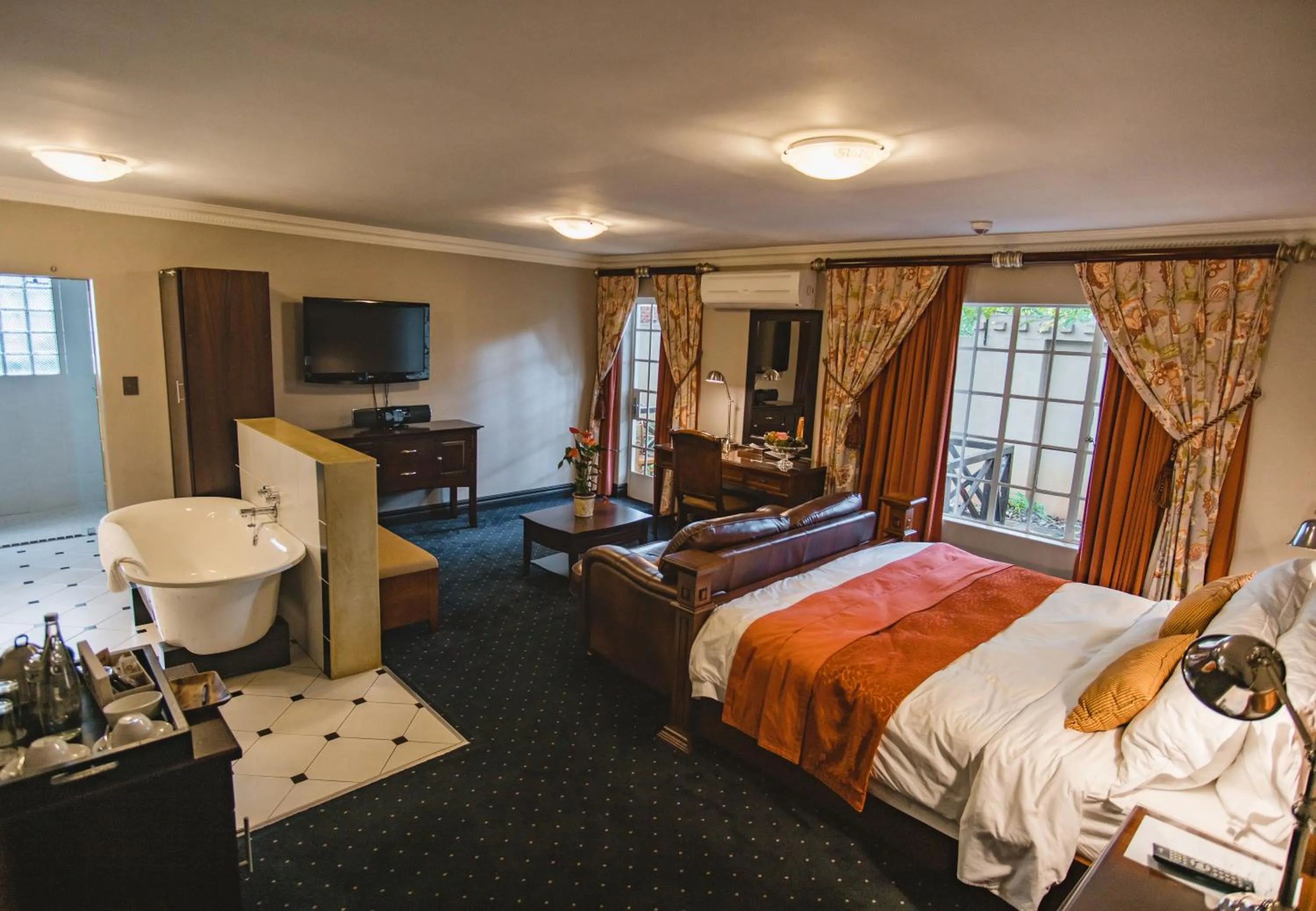 Shower, Bed in Village Ridge Stays