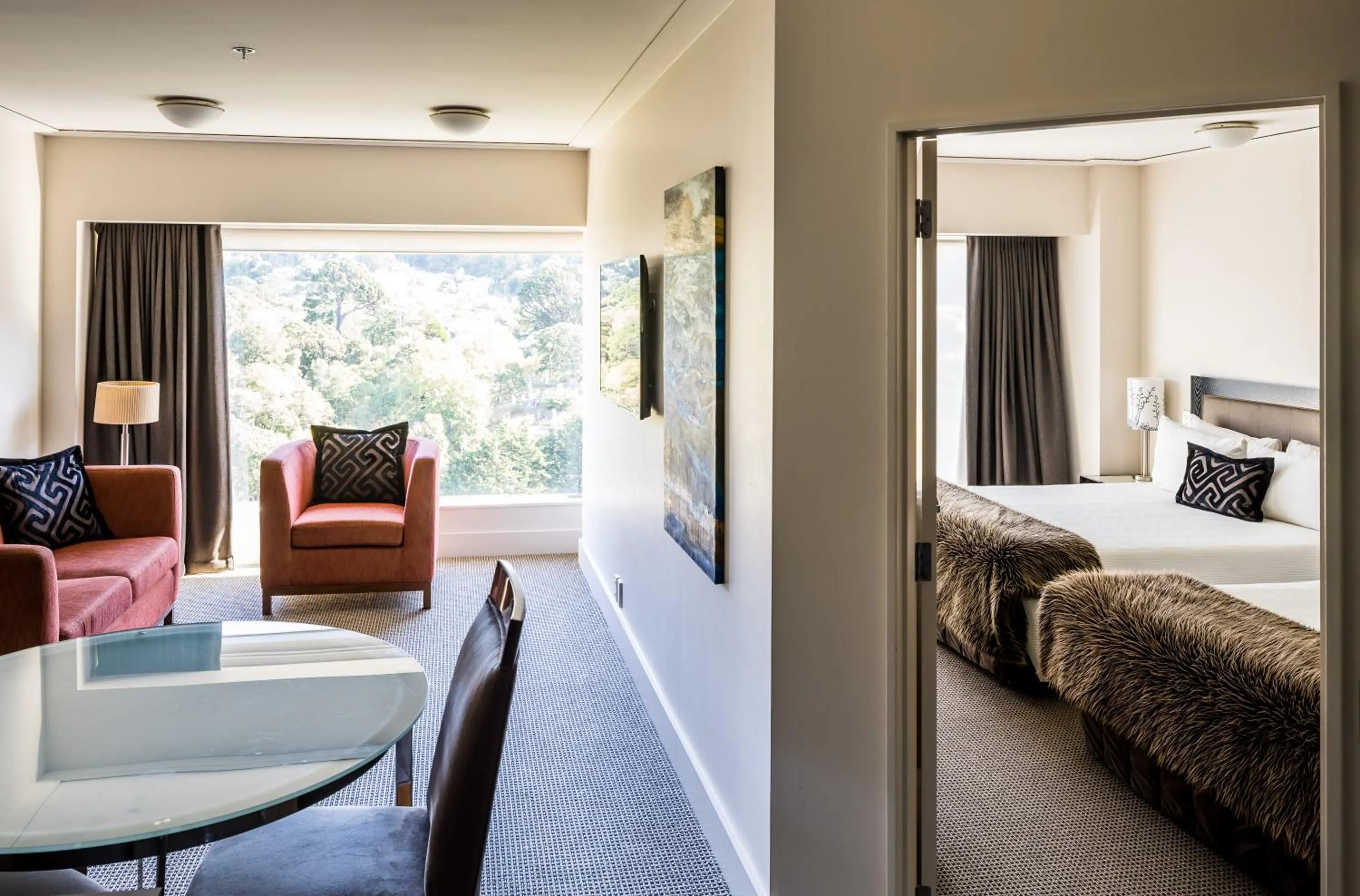 Living room, Bed in Bolton Hotel