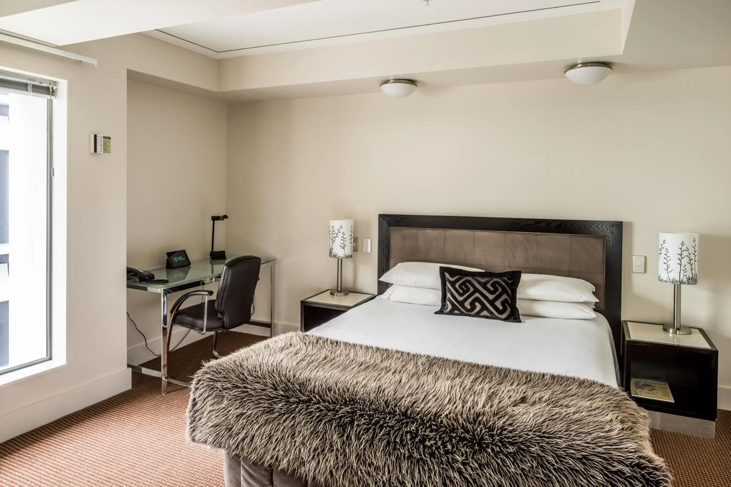 Coffee/tea facilities, Bed in Bolton Hotel Coffee/tea facilities, Bed in Bolton Hotel