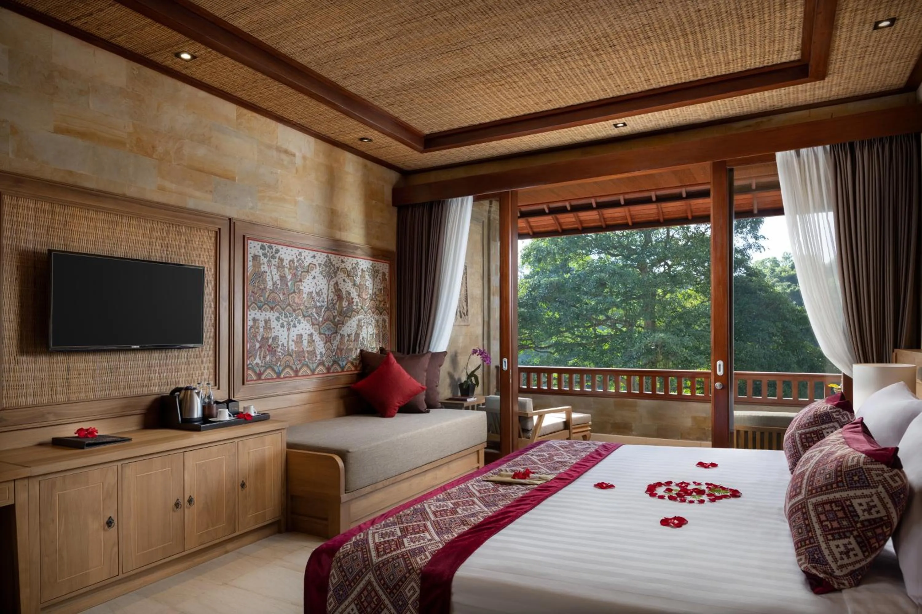 Communal lounge/ TV room, Bed in Pita Maha Resort & Spa