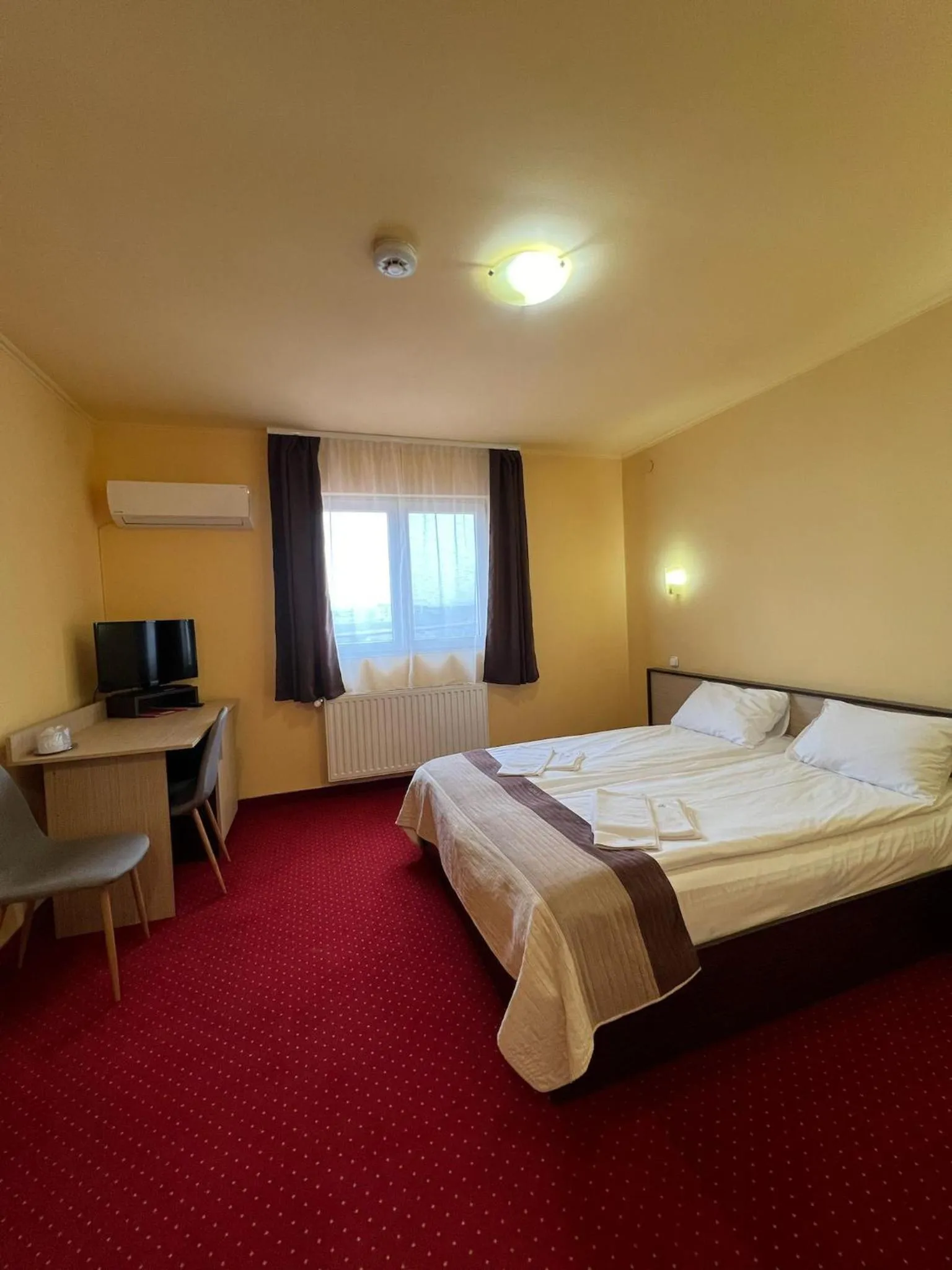 Photo of the whole room, Bed in Vila Carlos