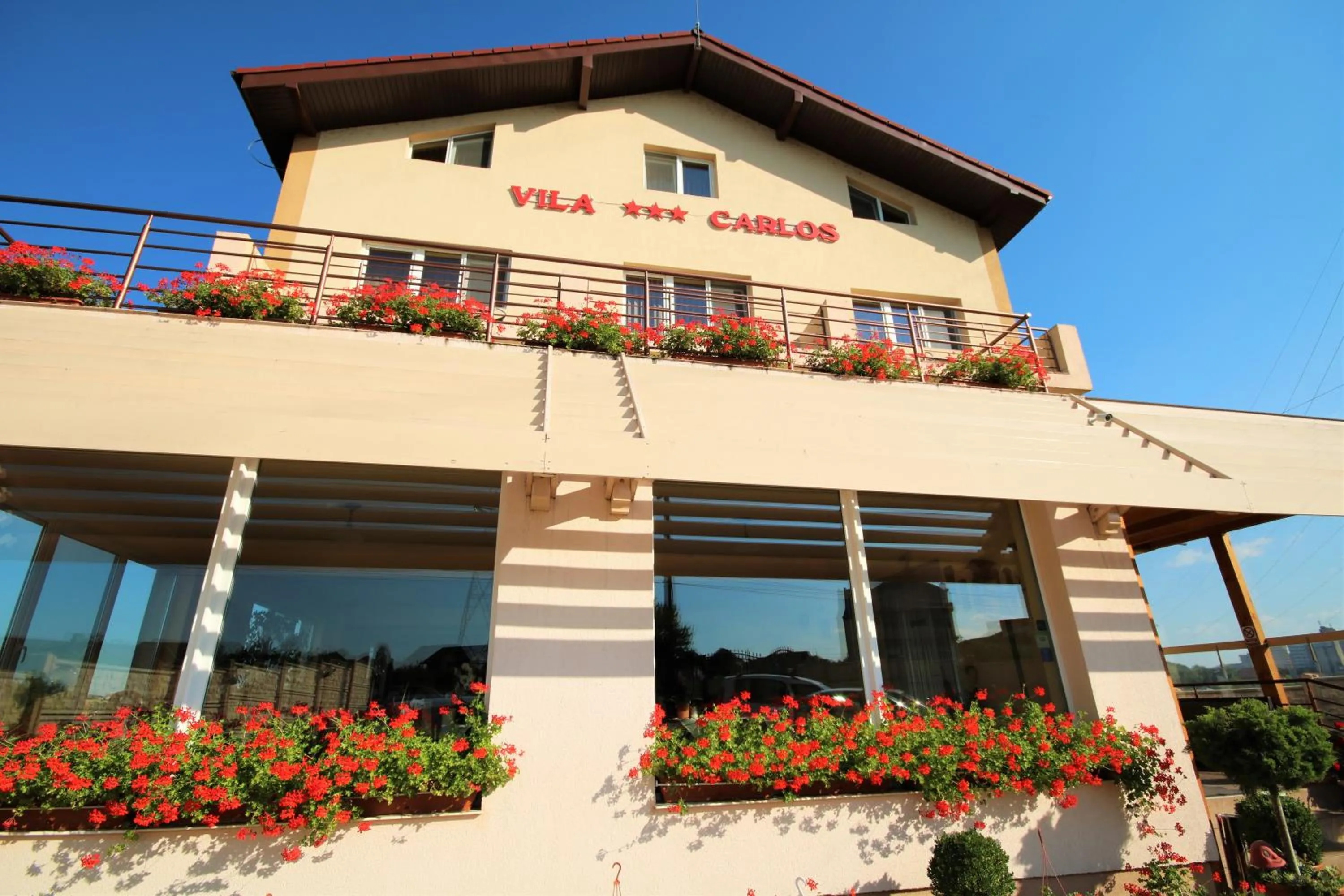 Facade/entrance in Vila Carlos