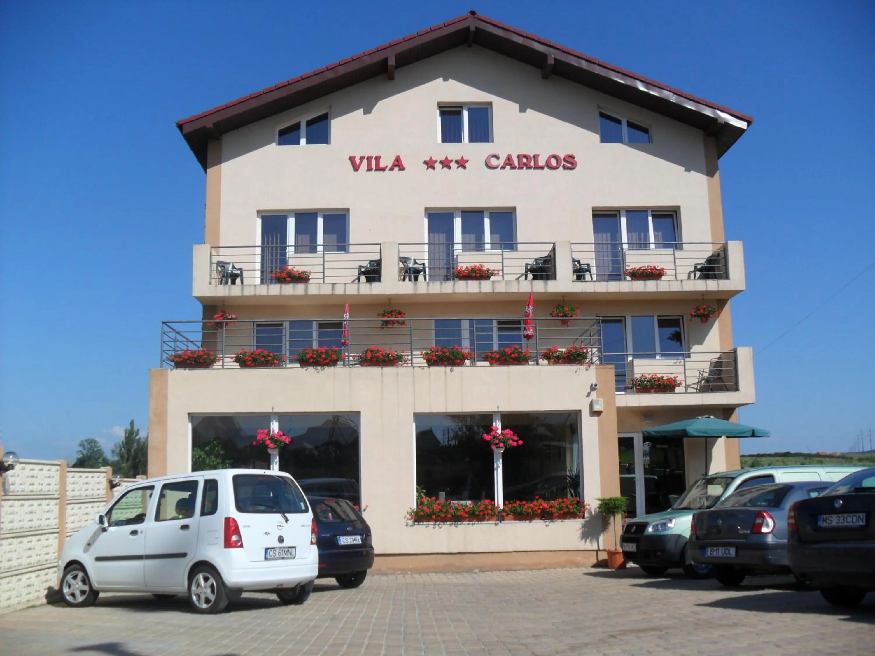 Facade/entrance in Vila Carlos