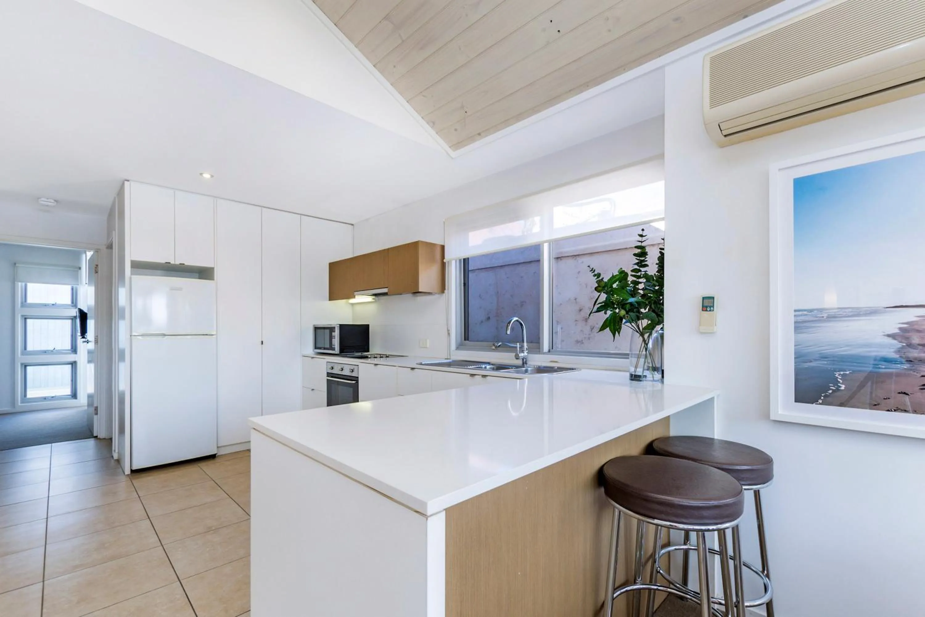 Kitchen or kitchenette in The Victoria Apartments