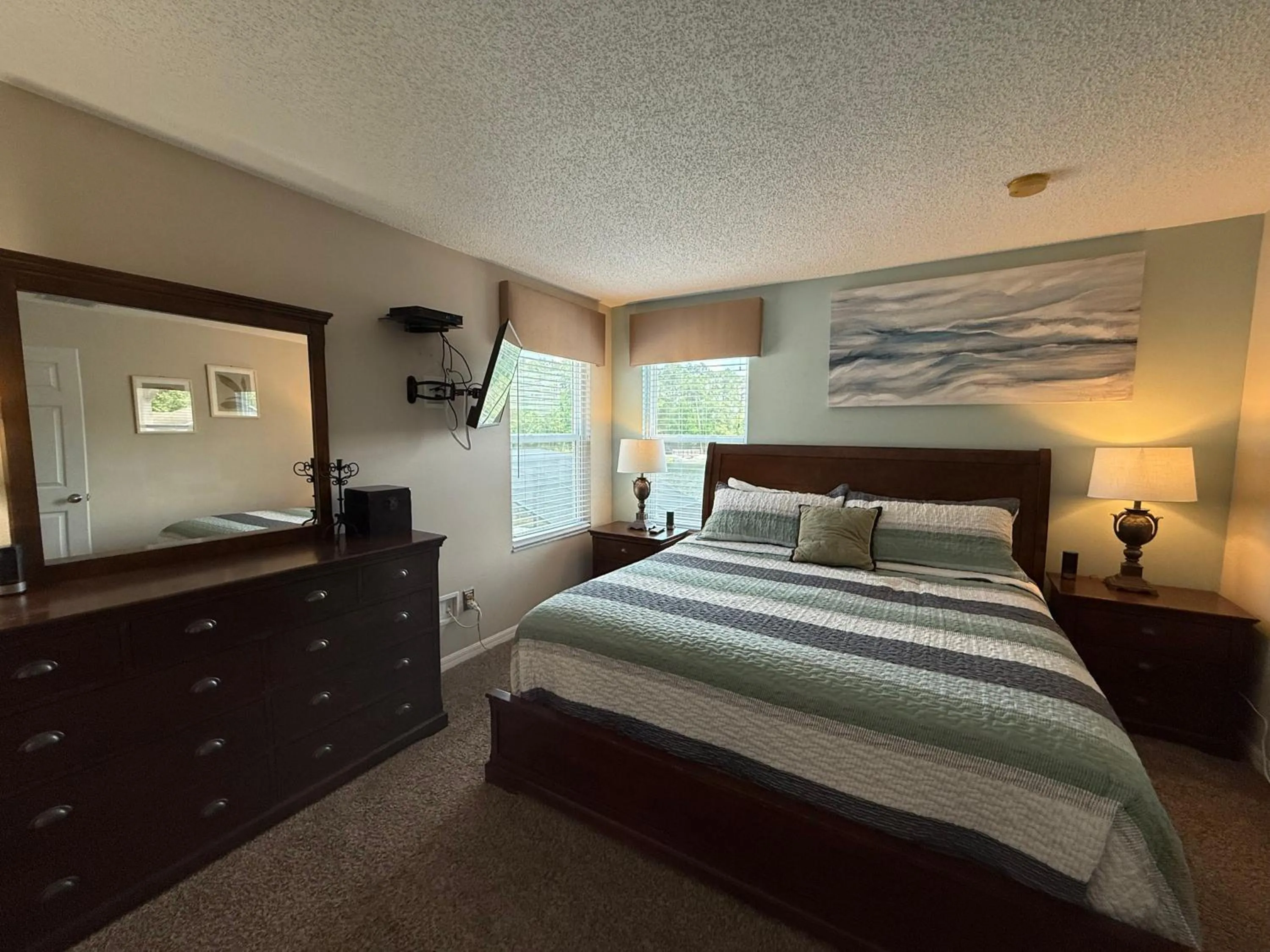 Bed in Seasons Villa 6 bedrooms, 4 masters and water view